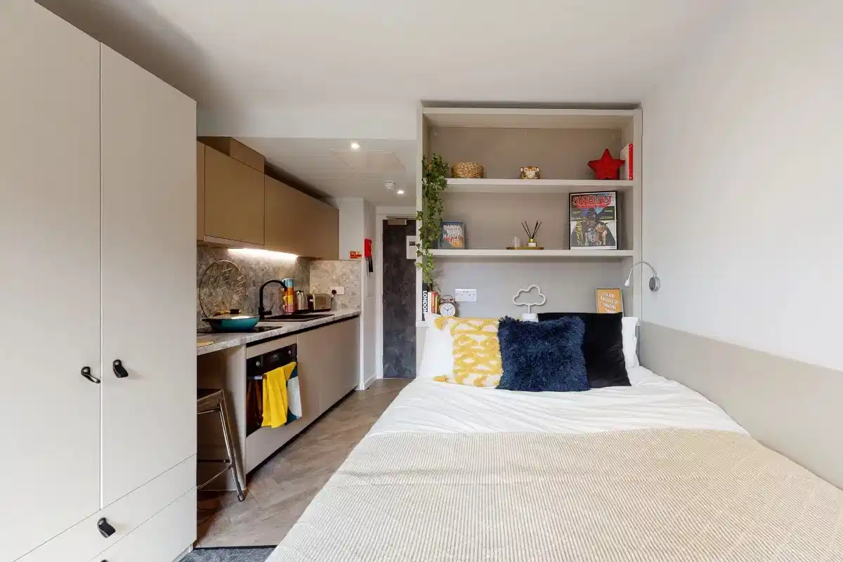 Silver Studio - Standard View | Penthouse Level - Bedroom
