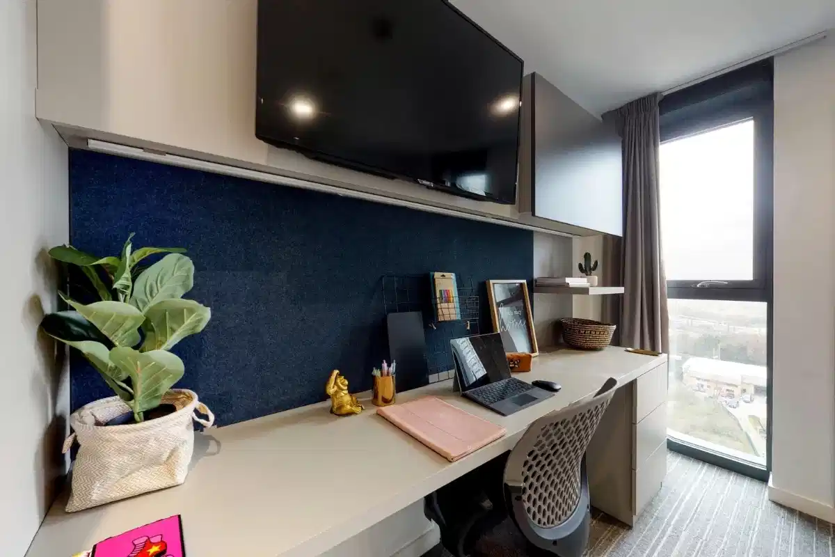 Silver Studio - Standard View | Penthouse Level - Bedroom