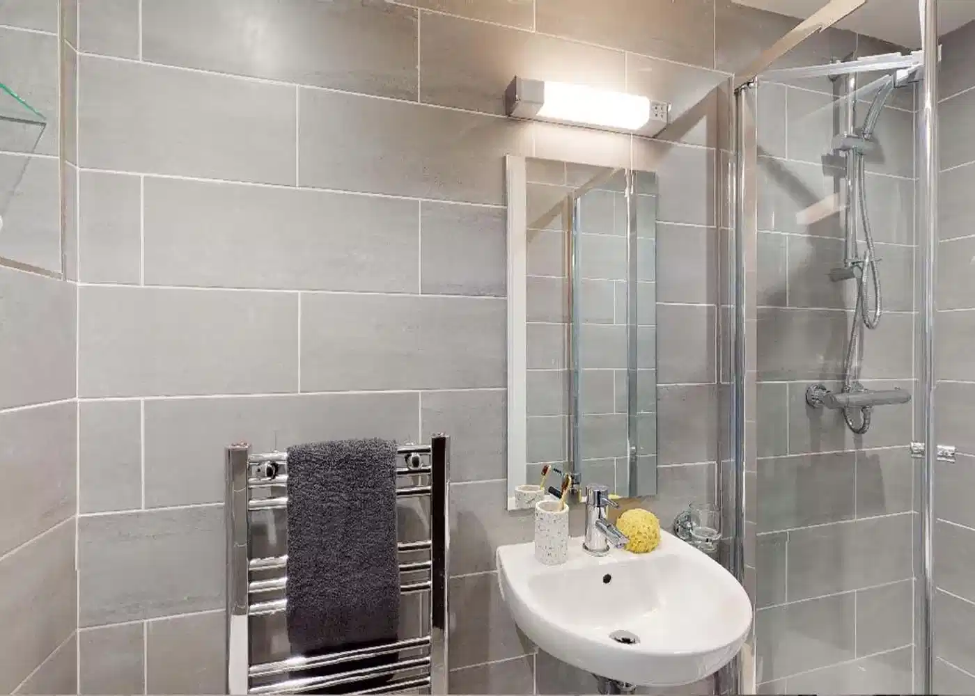 Standard Studio - Bathroom