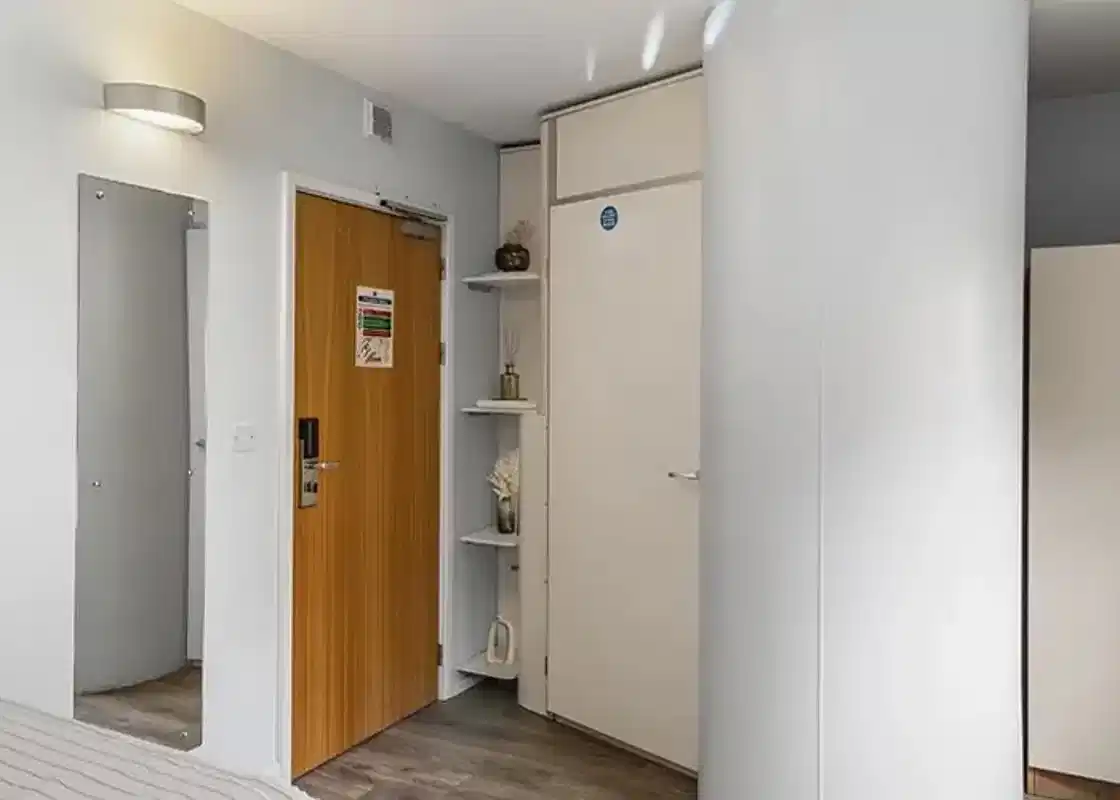 Gold Ensuite Standard View Mid Level - Amenities