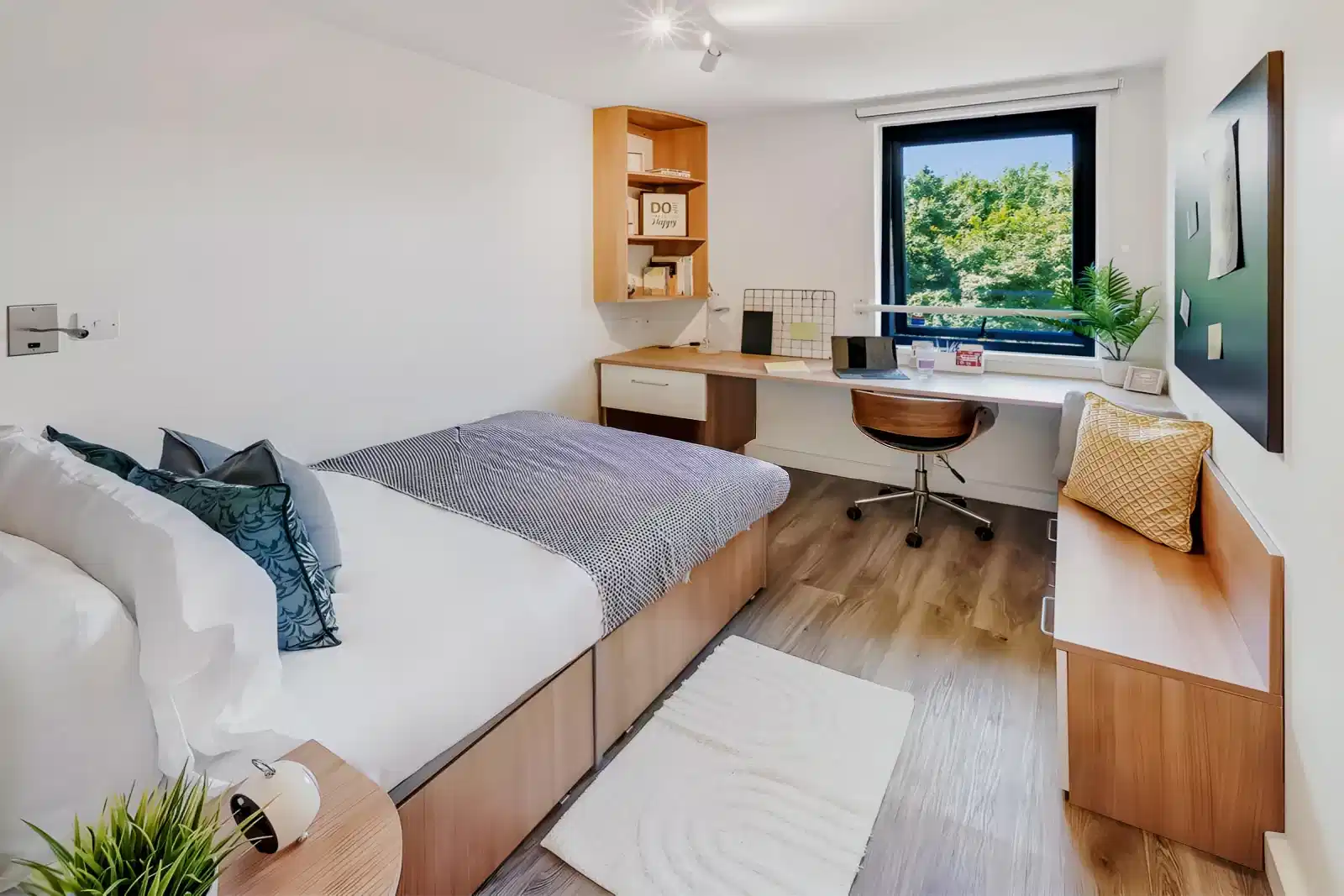 Silver Ensuite Lower Level - Bedroom
