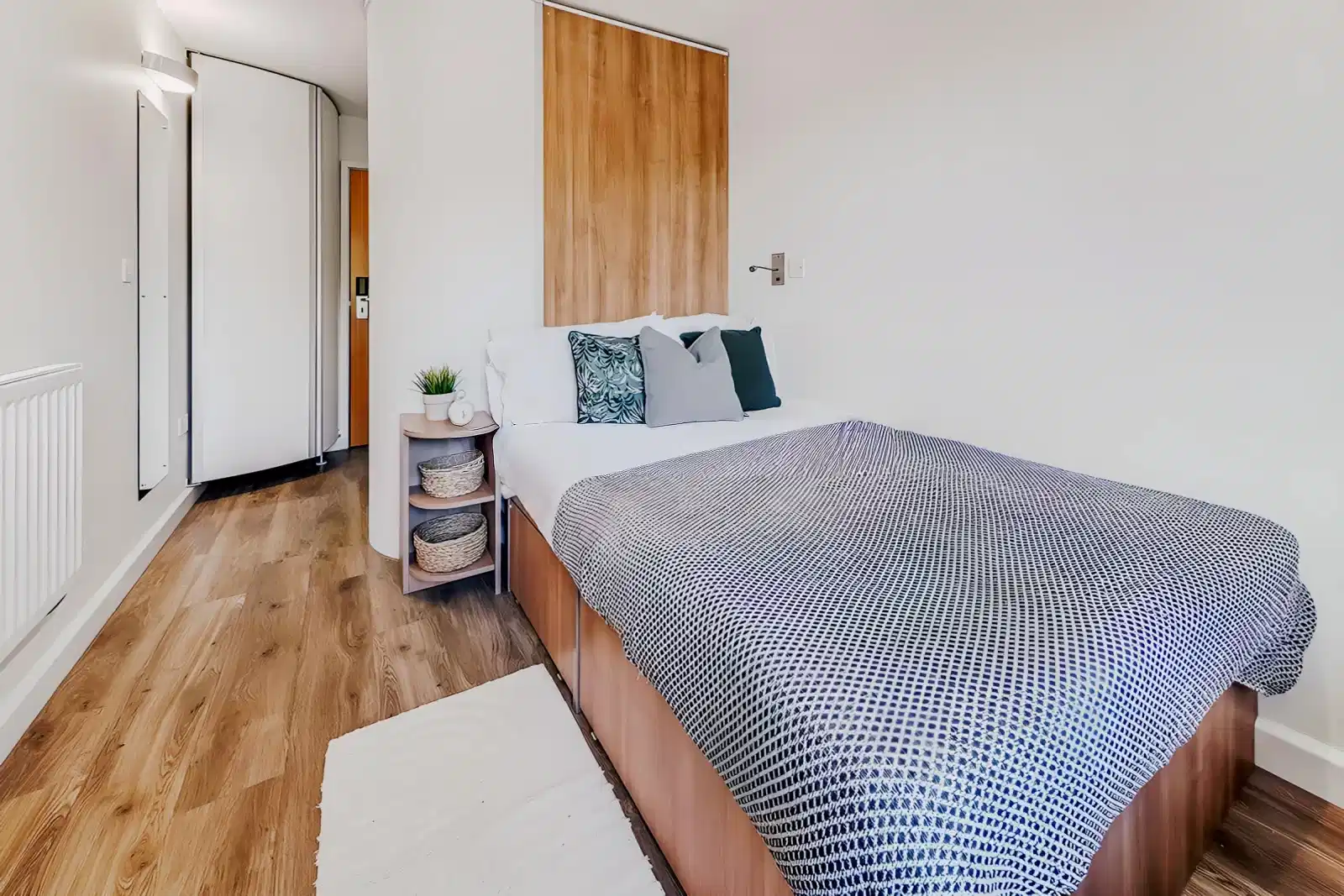 Silver Ensuite Lower Level - Bedroom