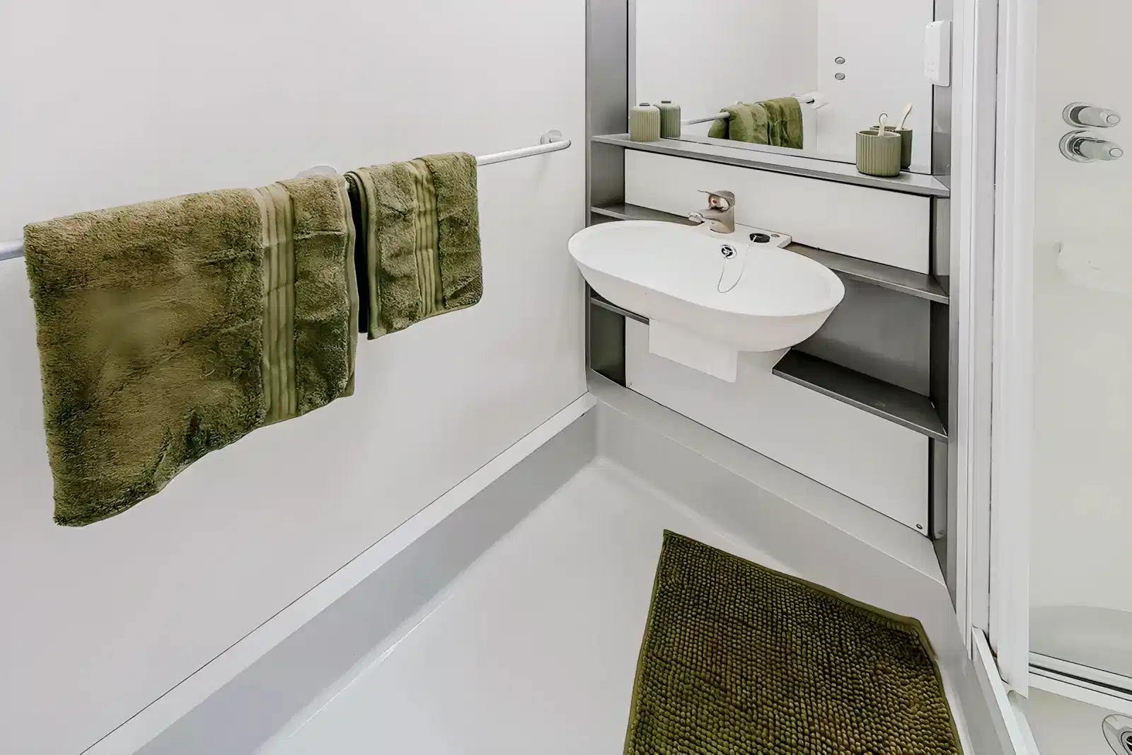 Silver Ensuite Lower Level - Bathroom