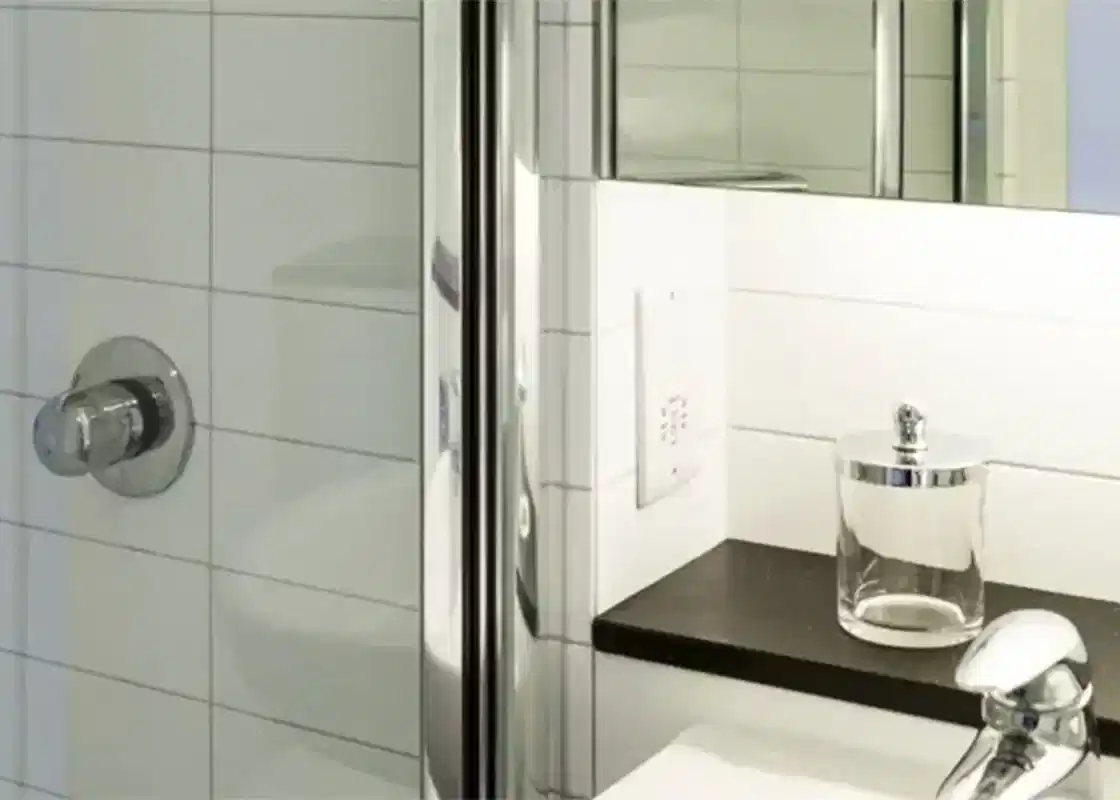 Bronze Ensuite Landmark View Upper Level - Bathroom