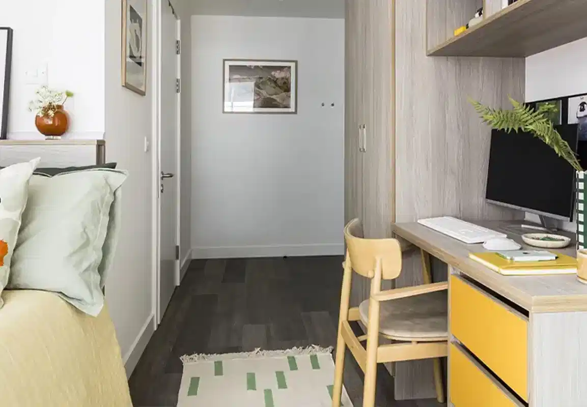 Bronze Studio Mid Level - Bedroom