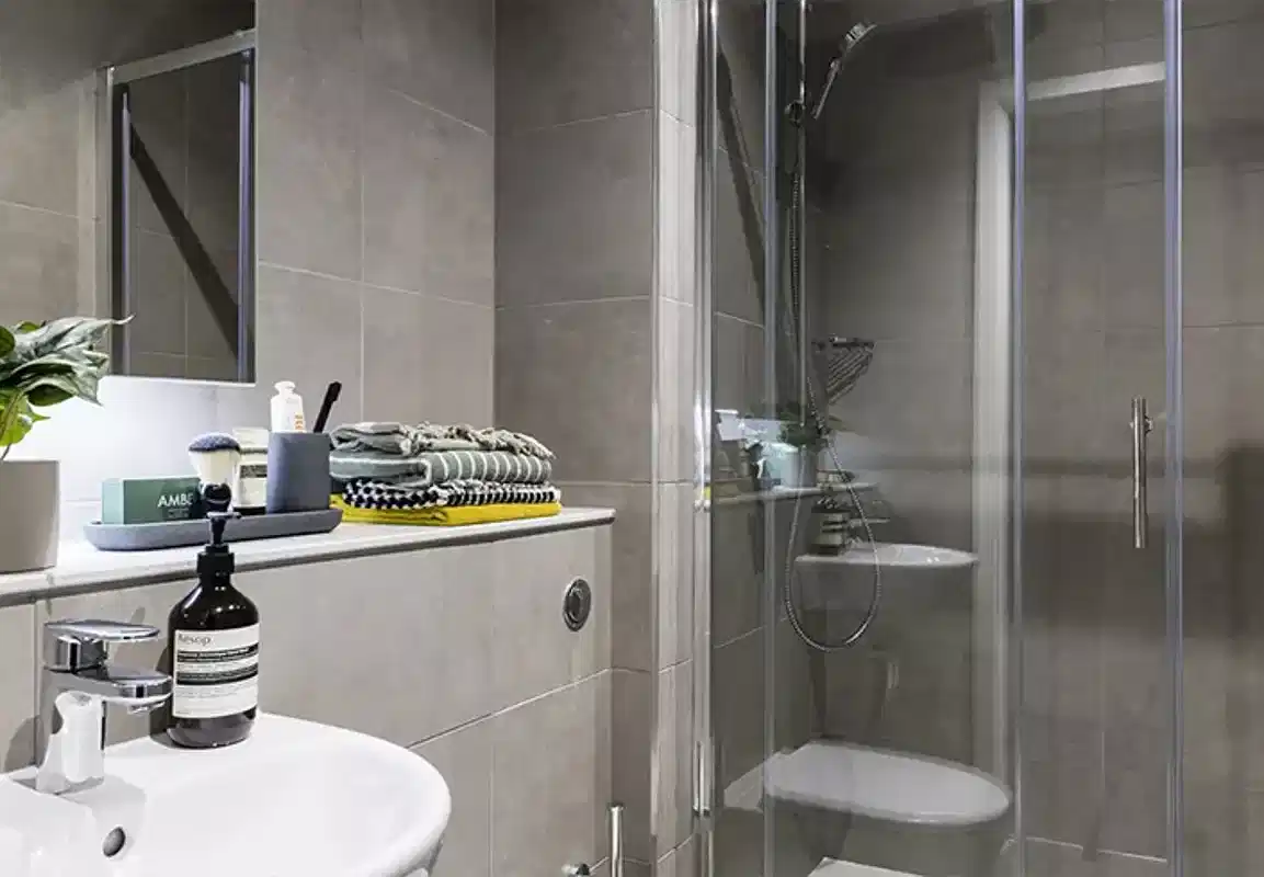 Bronze Studio Upper Level - Bathroom