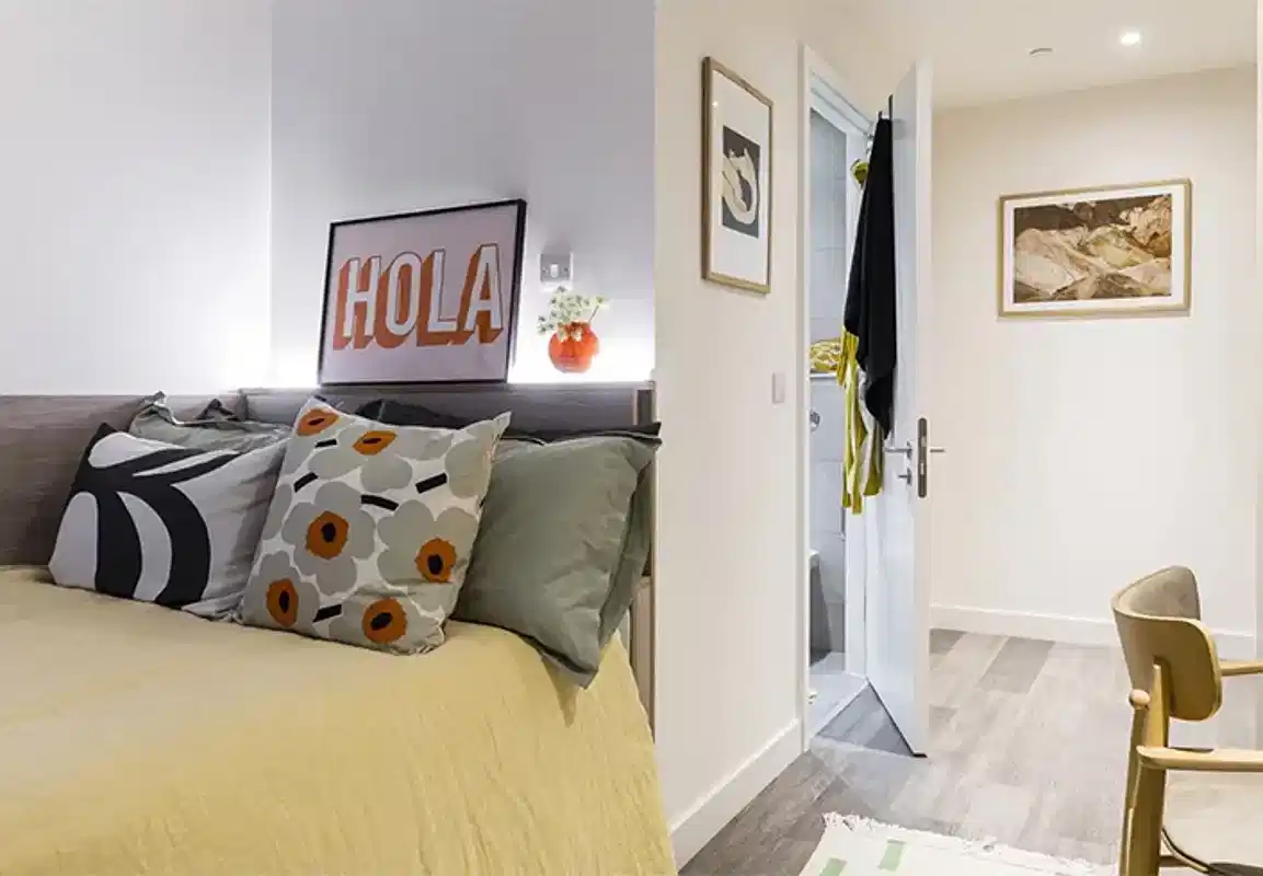 Bronze Studio Mid Level - Bedroom