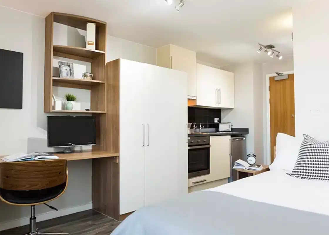 Silver Studio Landmark View Upper Level - Amenities