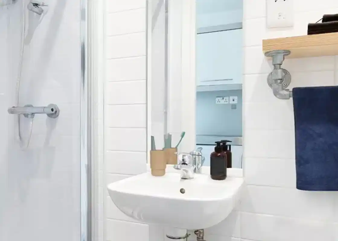 Bronze Studio Landmark View Upper Level - Bathroom