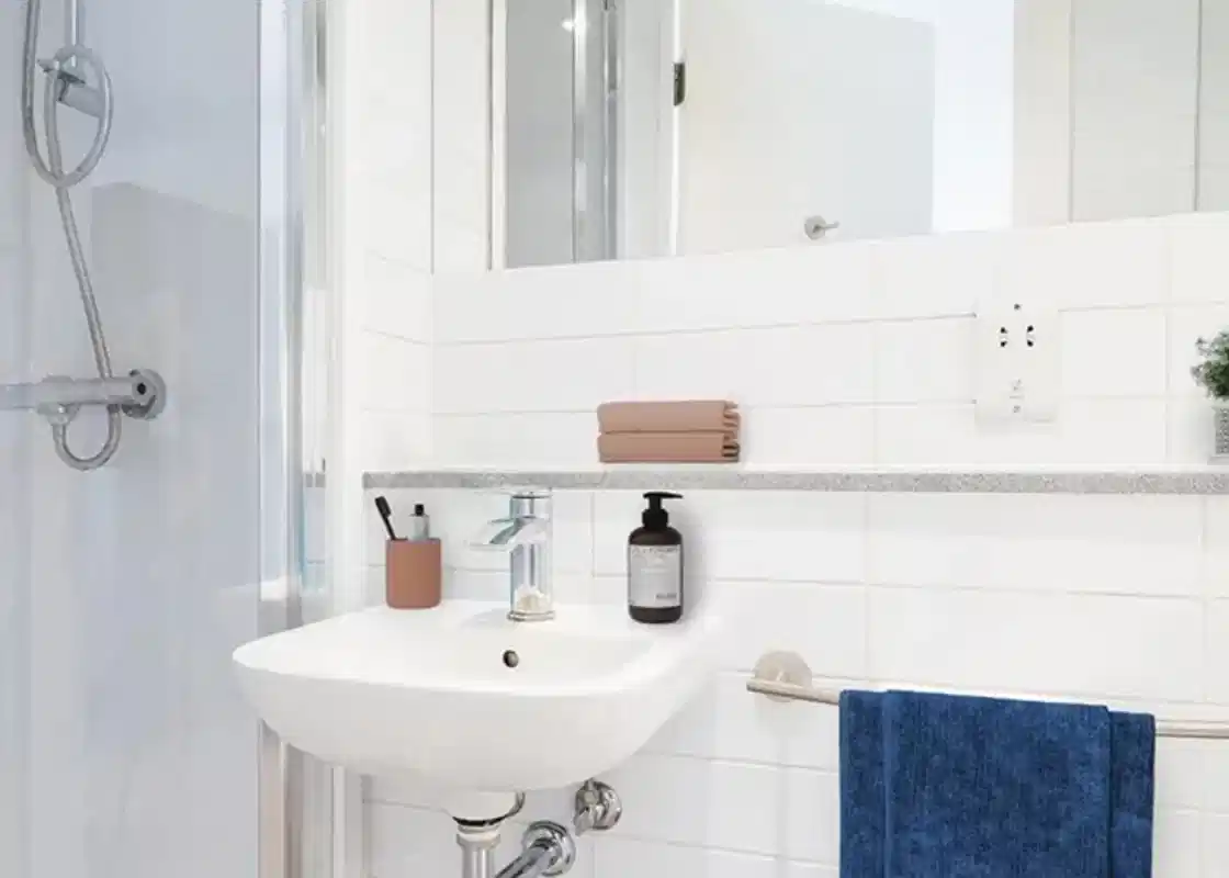 Silver Studio City View Upper Level - Bathroom