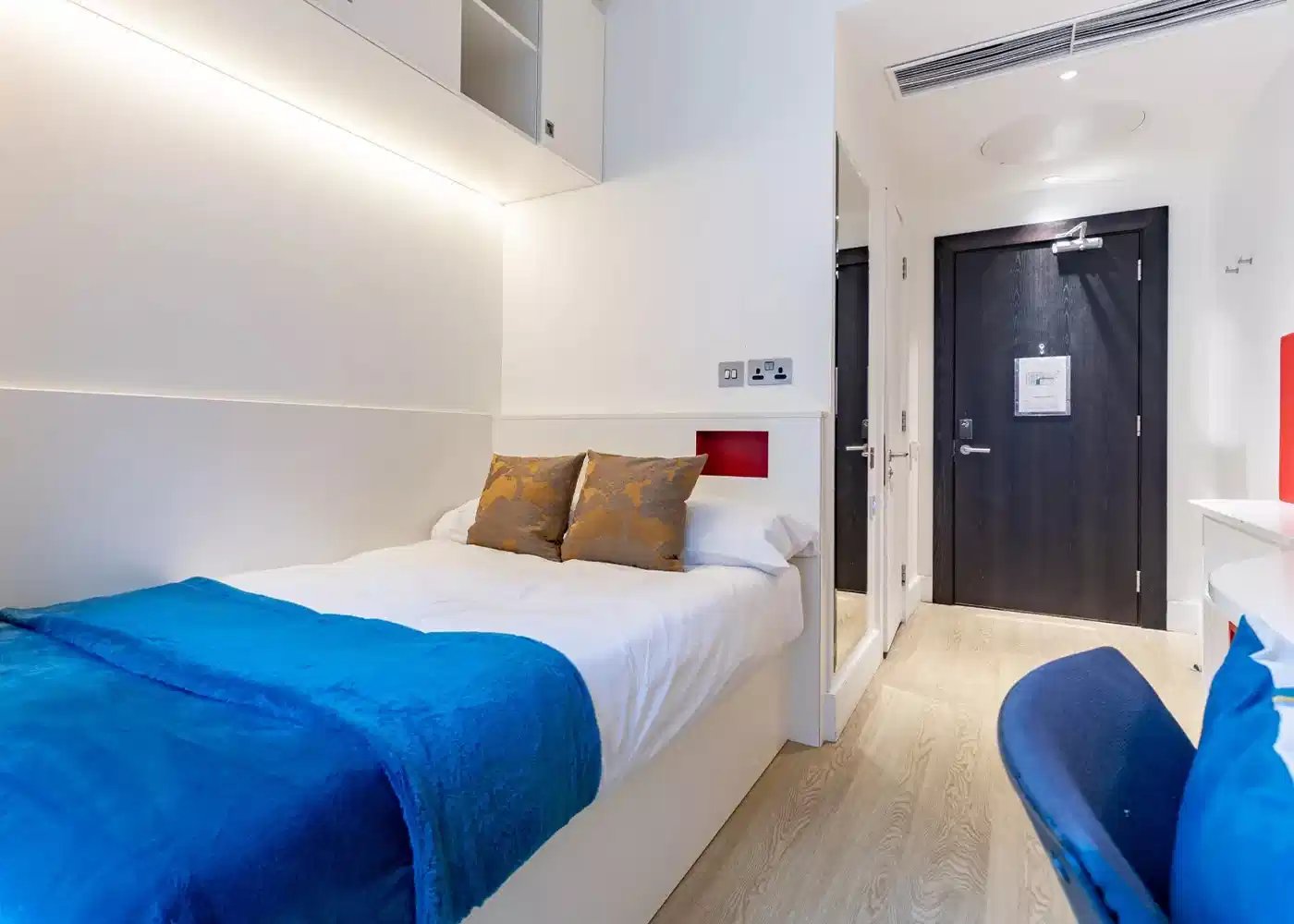 Classic Ensuite Mid Level - Bedroom