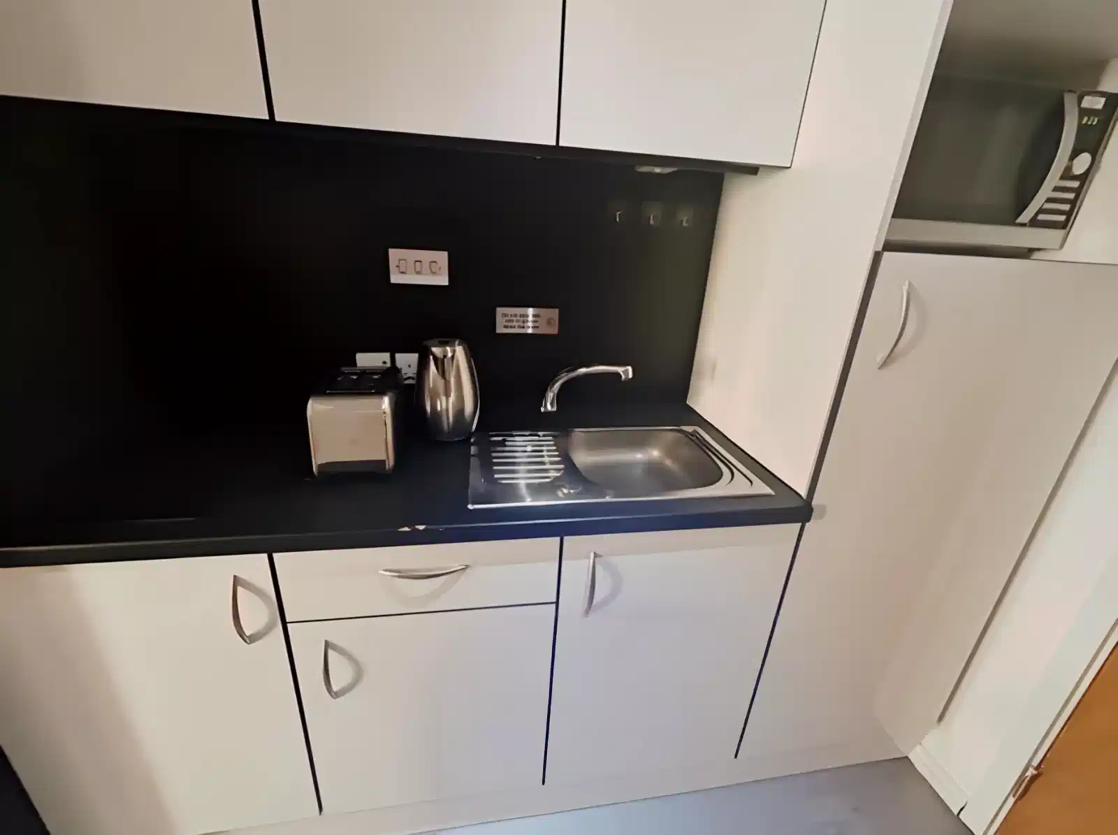 Bronze Studio Plus - Kitchen
