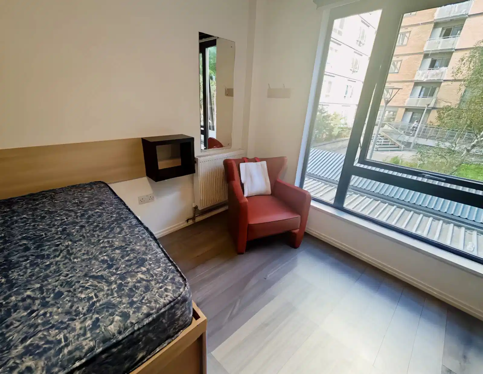 Bronze Studio Plus - Bedroom