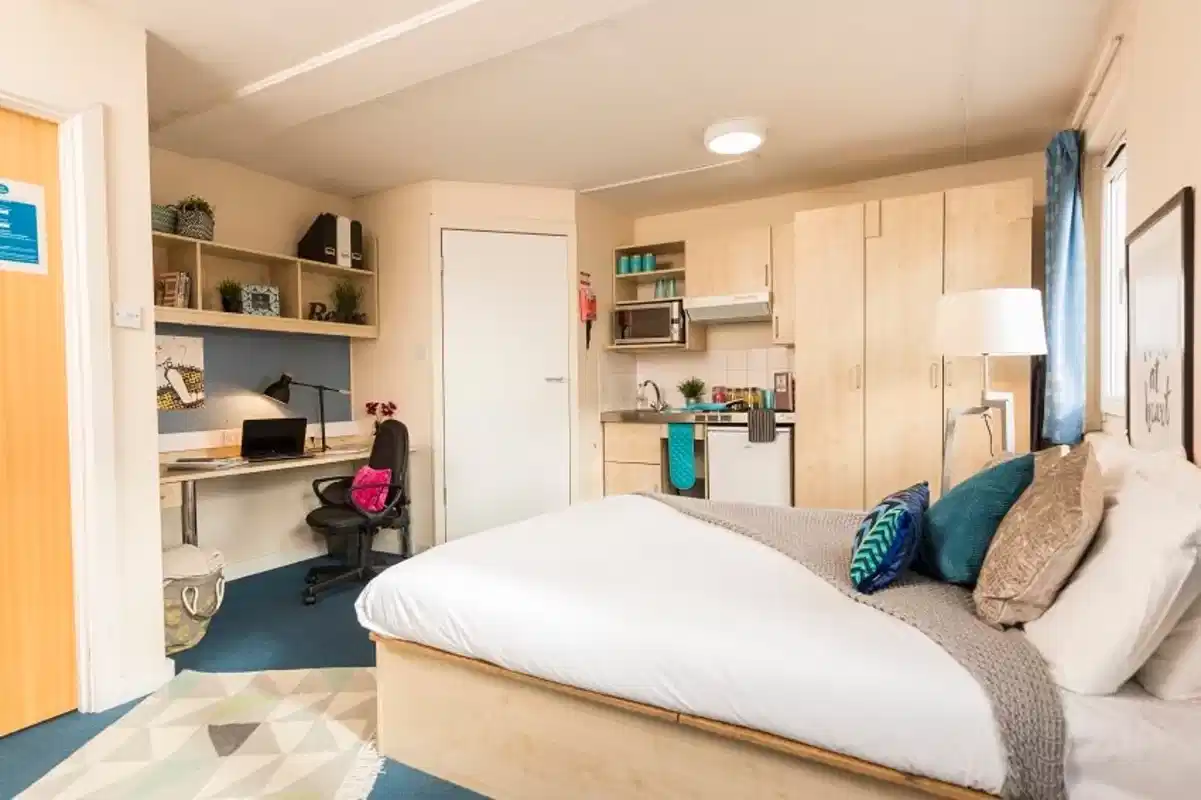 Platinum Studio - Bedroom