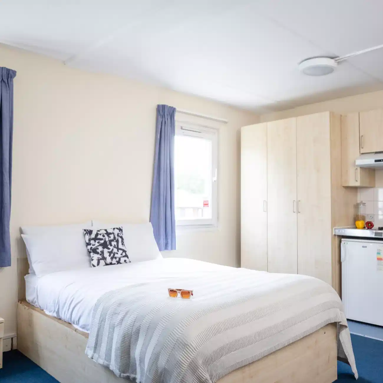 Platinum Studio - Bedroom