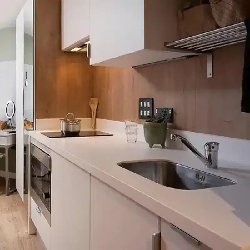Large Studio - Kitchen