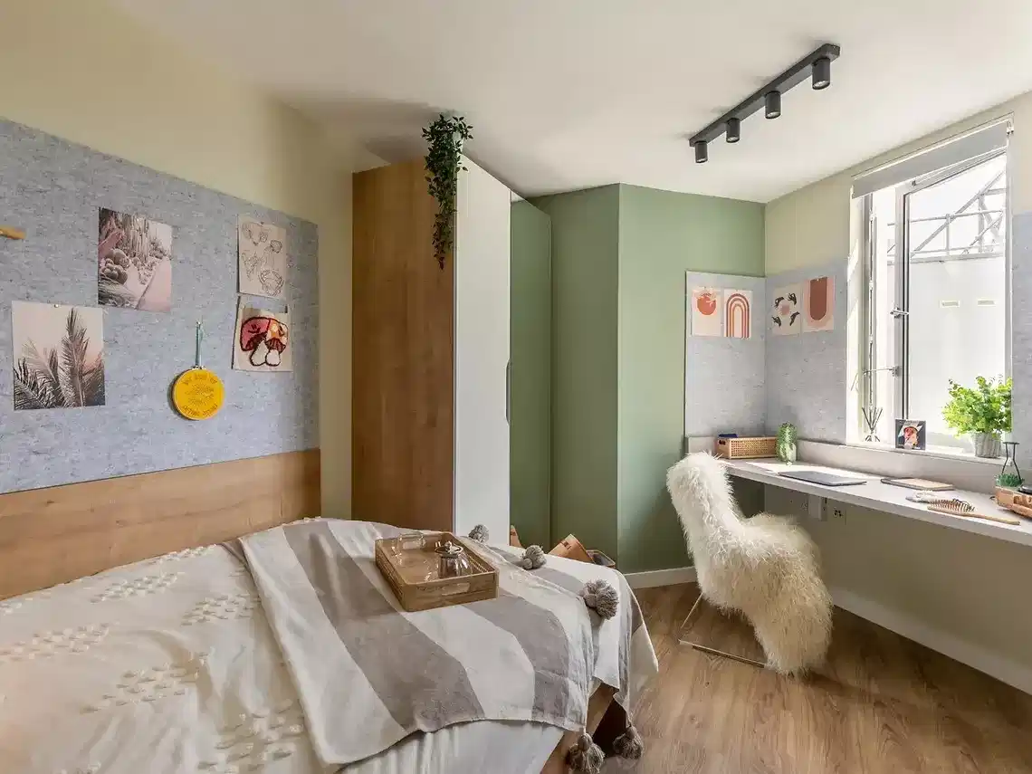 Large En-Suite - Bedroom