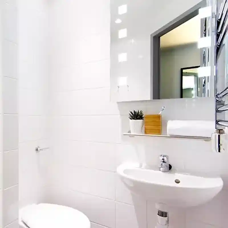Standard Studio - Bathroom