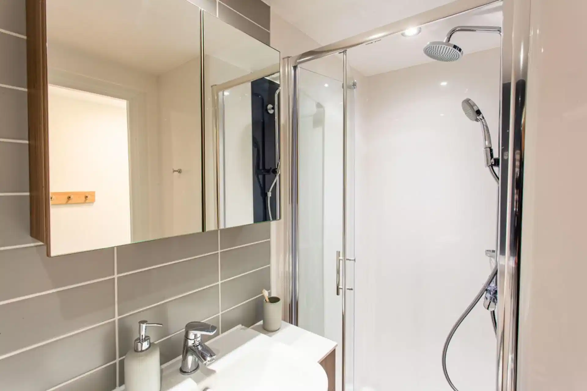 Standard Ensuite - Bathroom