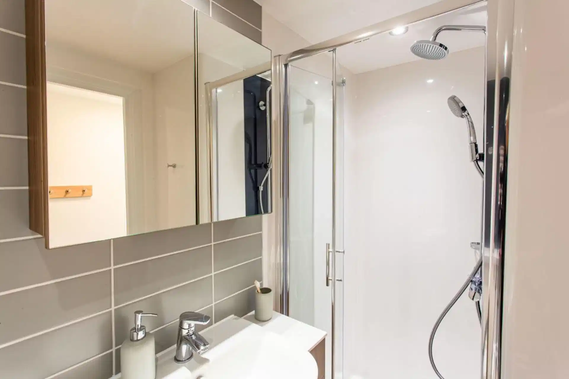Standard Ensuite Riverview - Bathroom