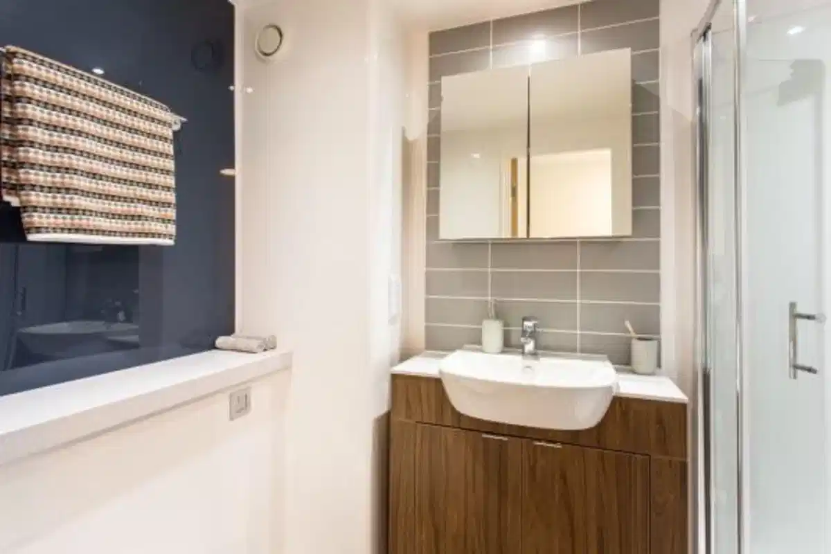 Standard Ensuite Riverview - Bathroom