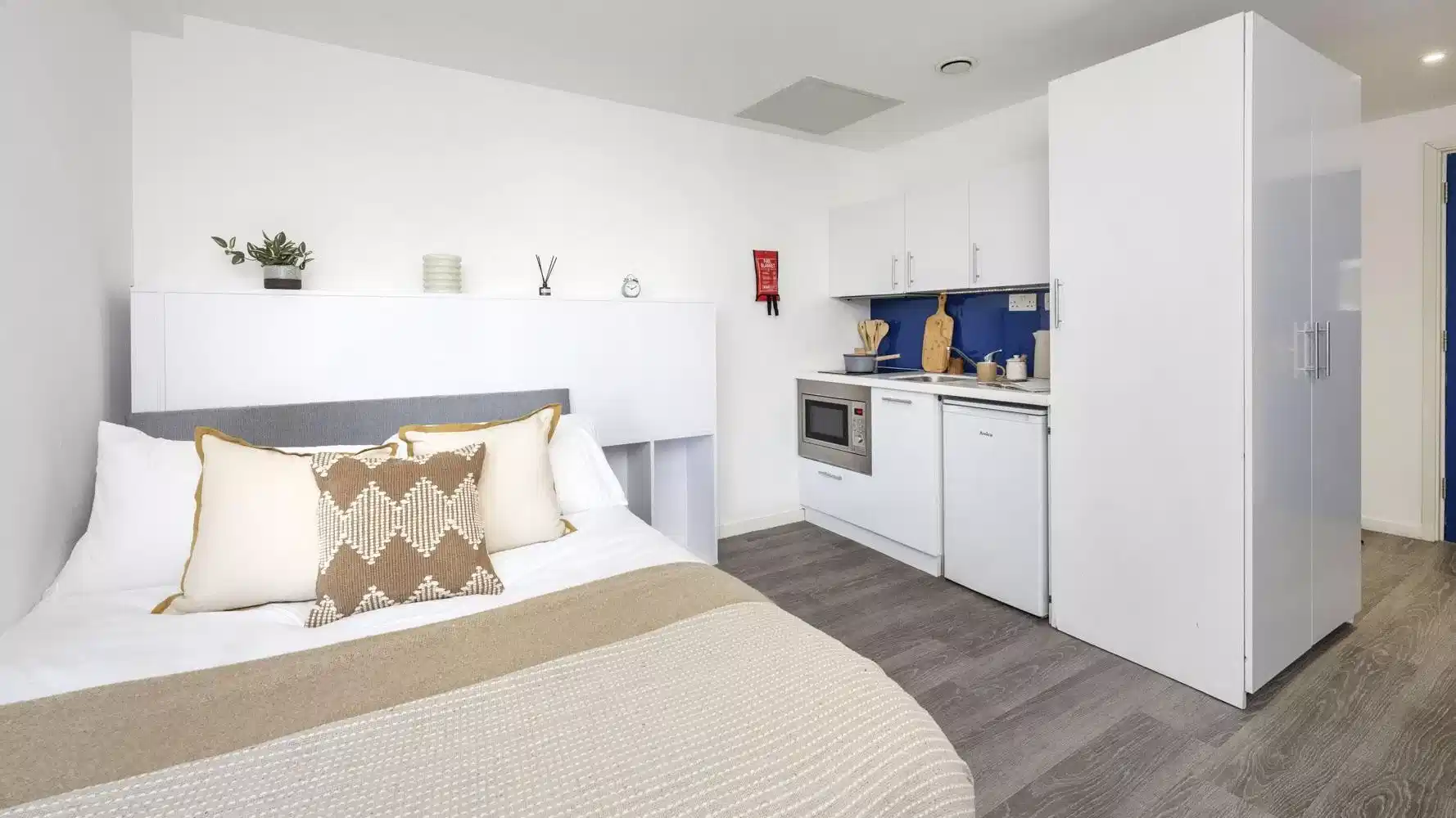 Premium Studio - Bedroom