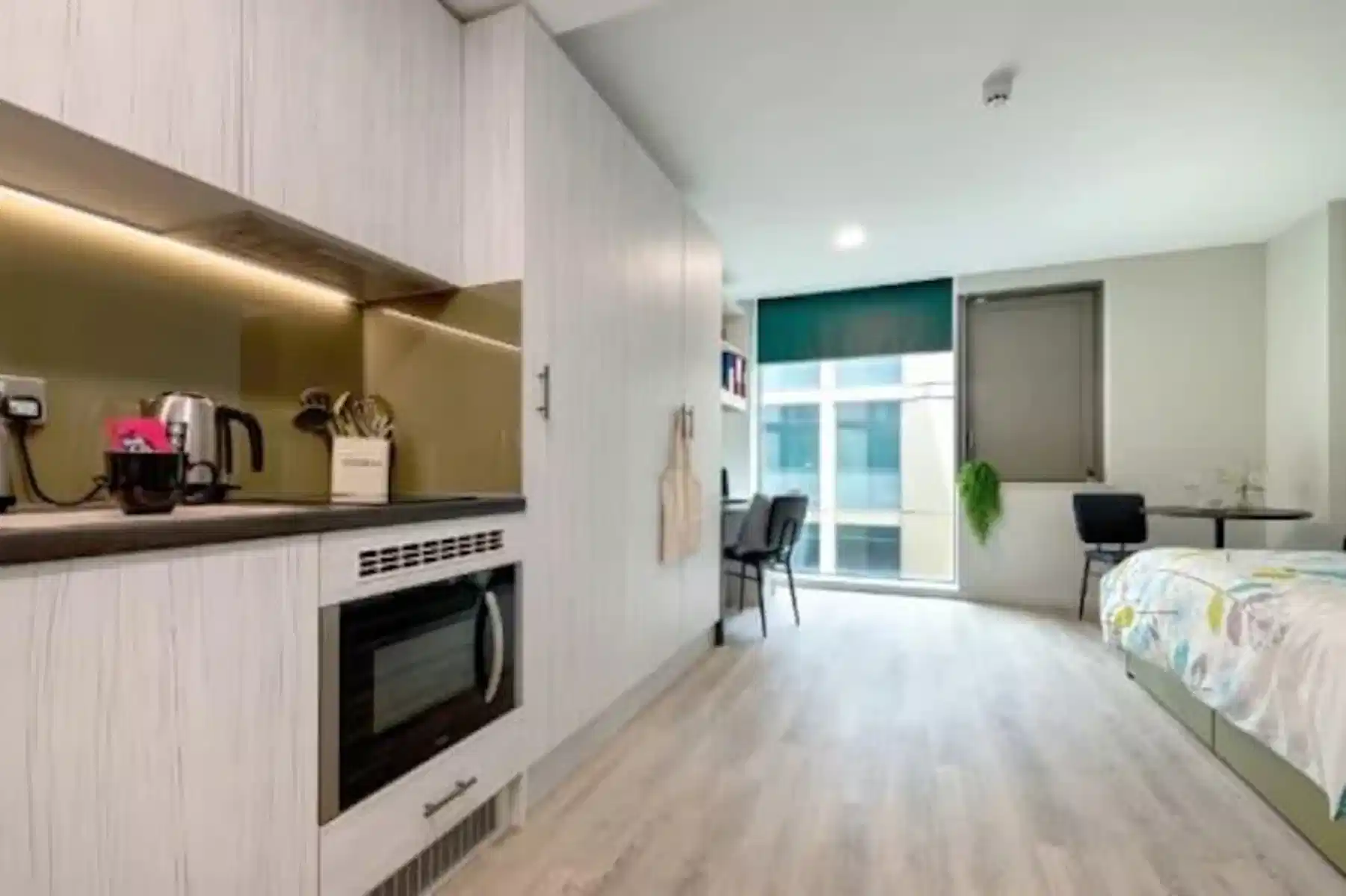 Large Classic Studio - Kitchen