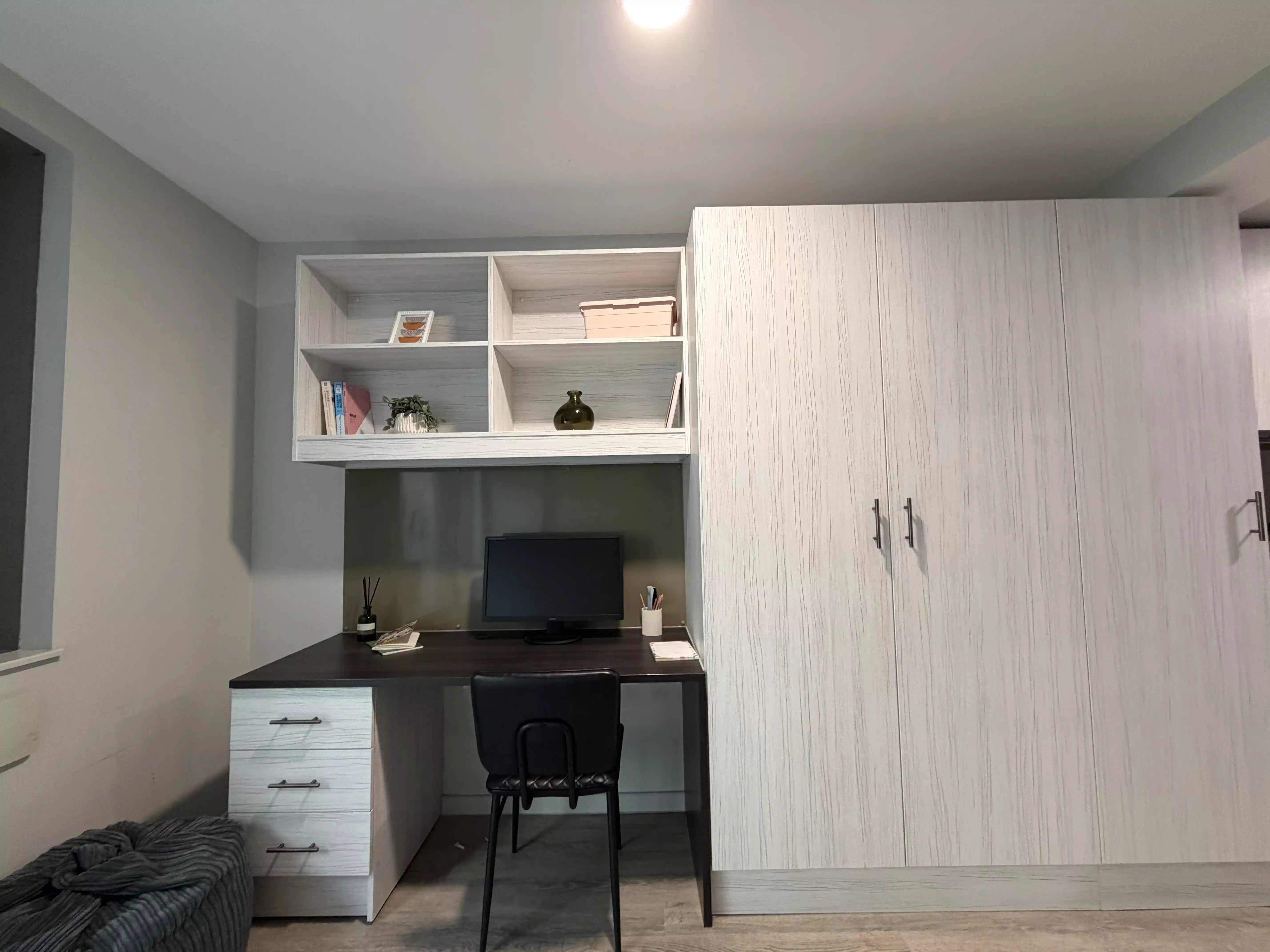 Large Classic Studio - Amenities