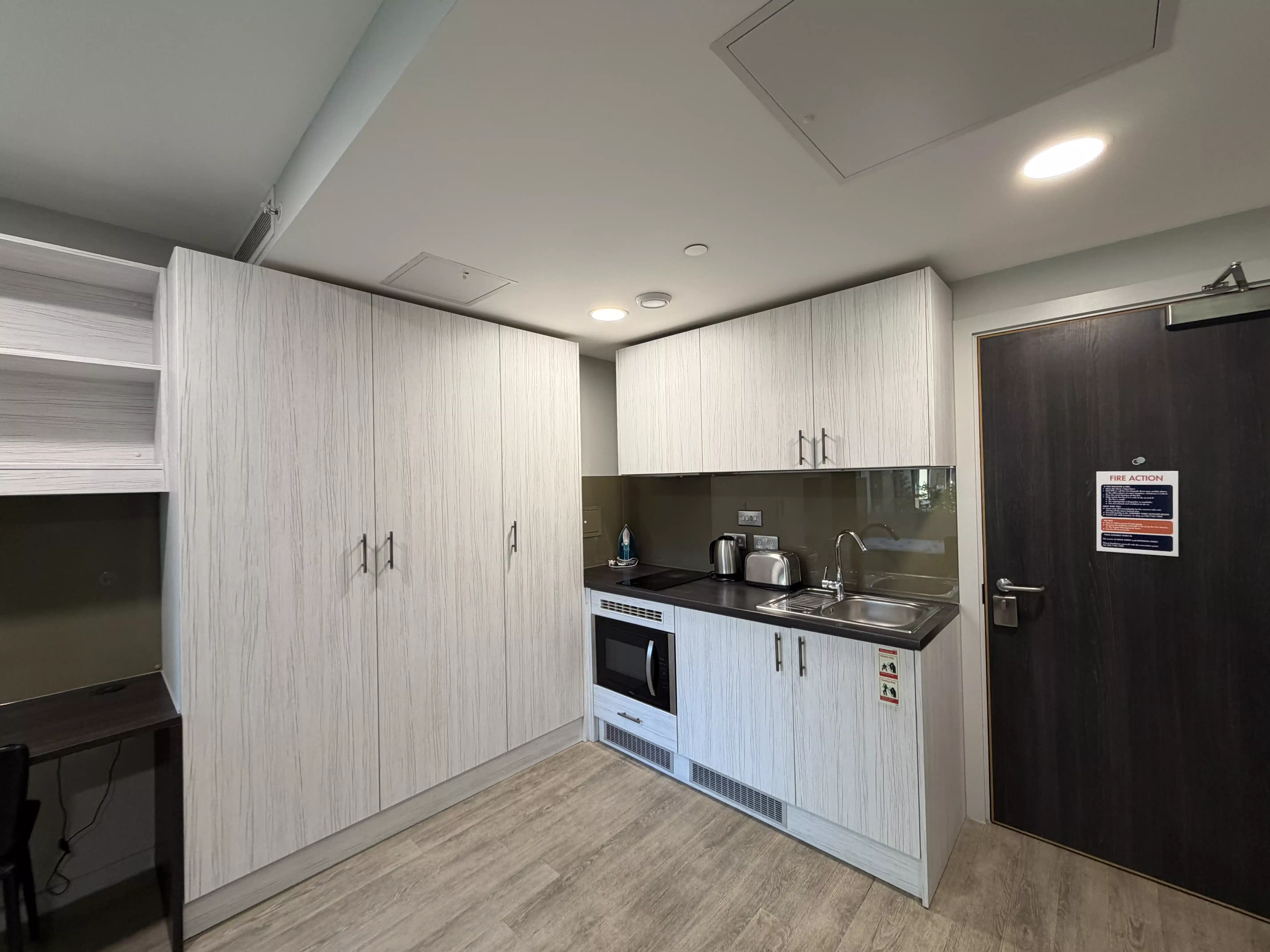 Large Twin - Kitchen