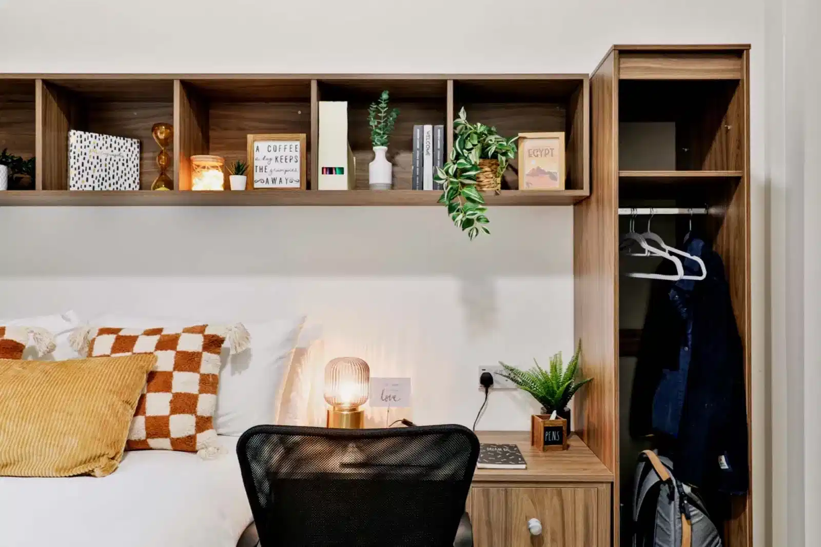 Bronze Studio - Bedroom