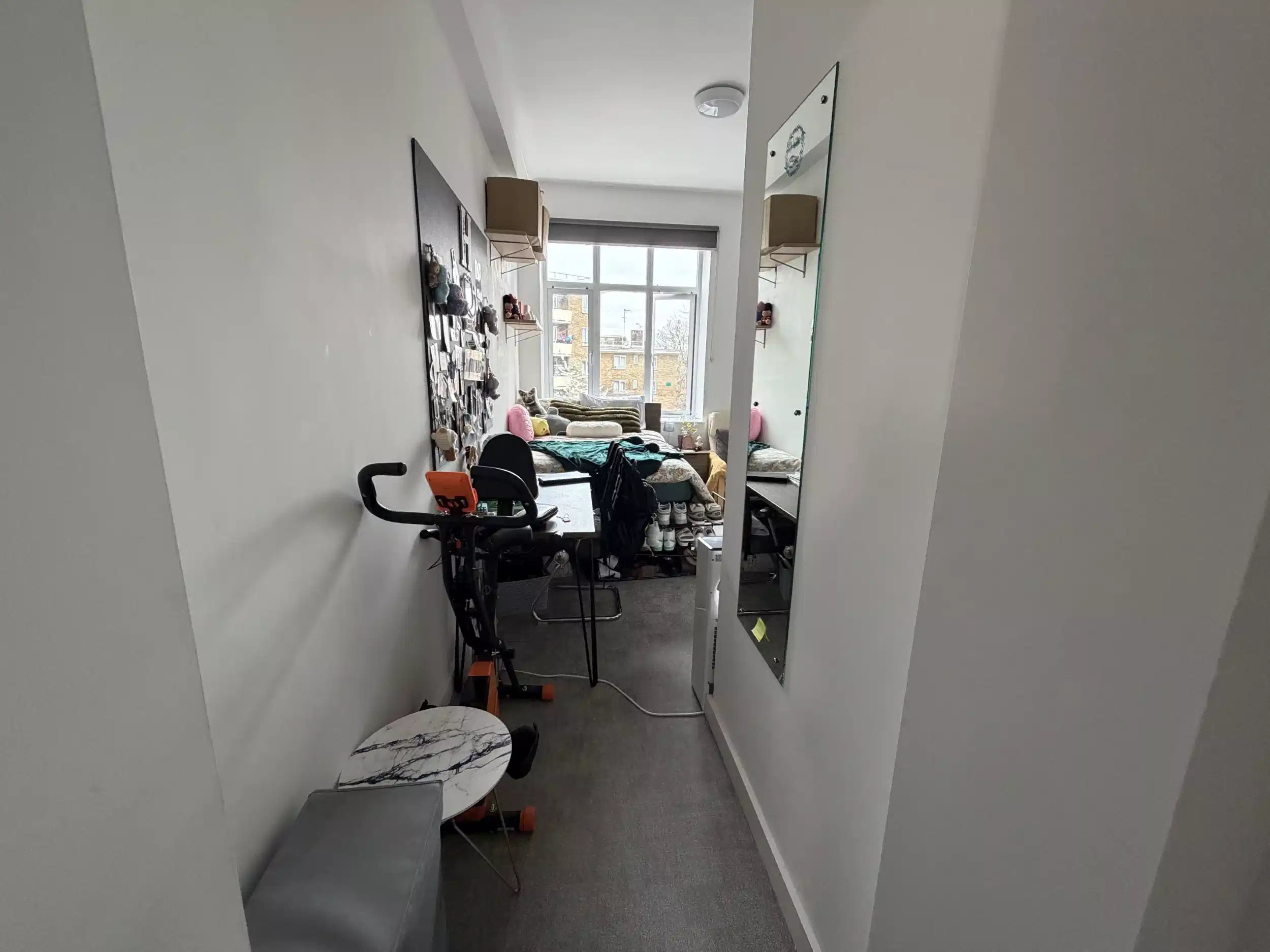 Silver Studio - Bedroom