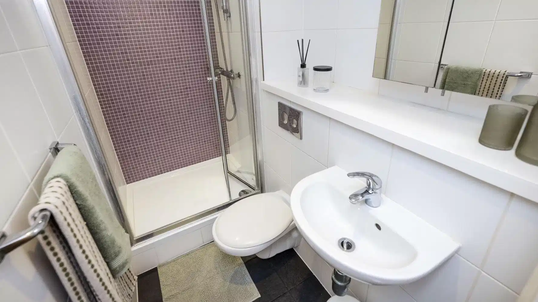 Large Standard Studio Dual Aspect - Bathroom