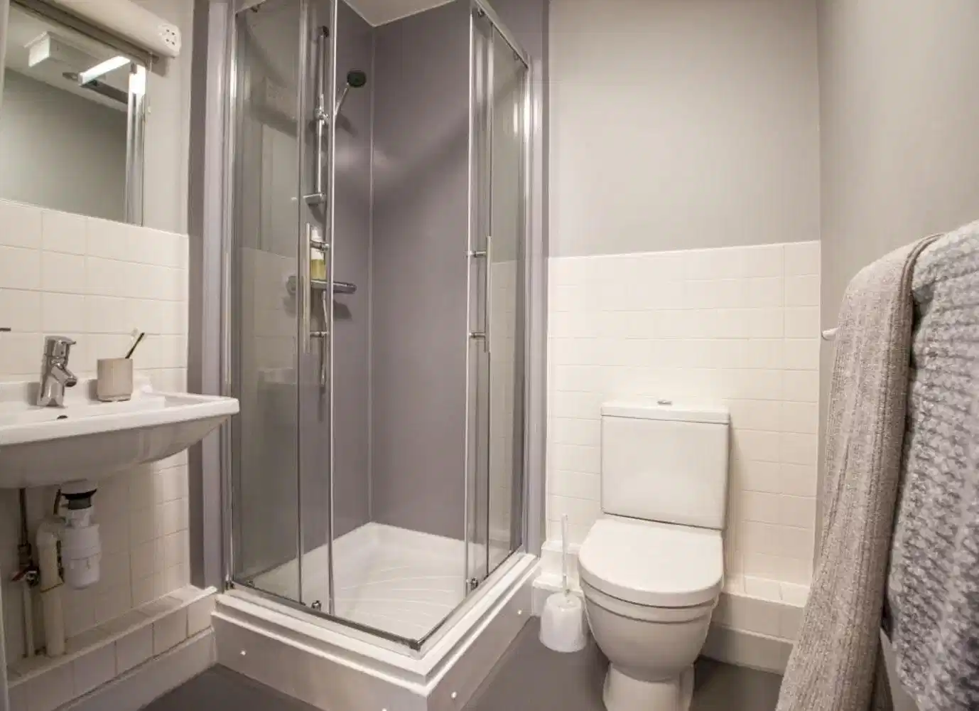 Gold Studio - Bathroom
