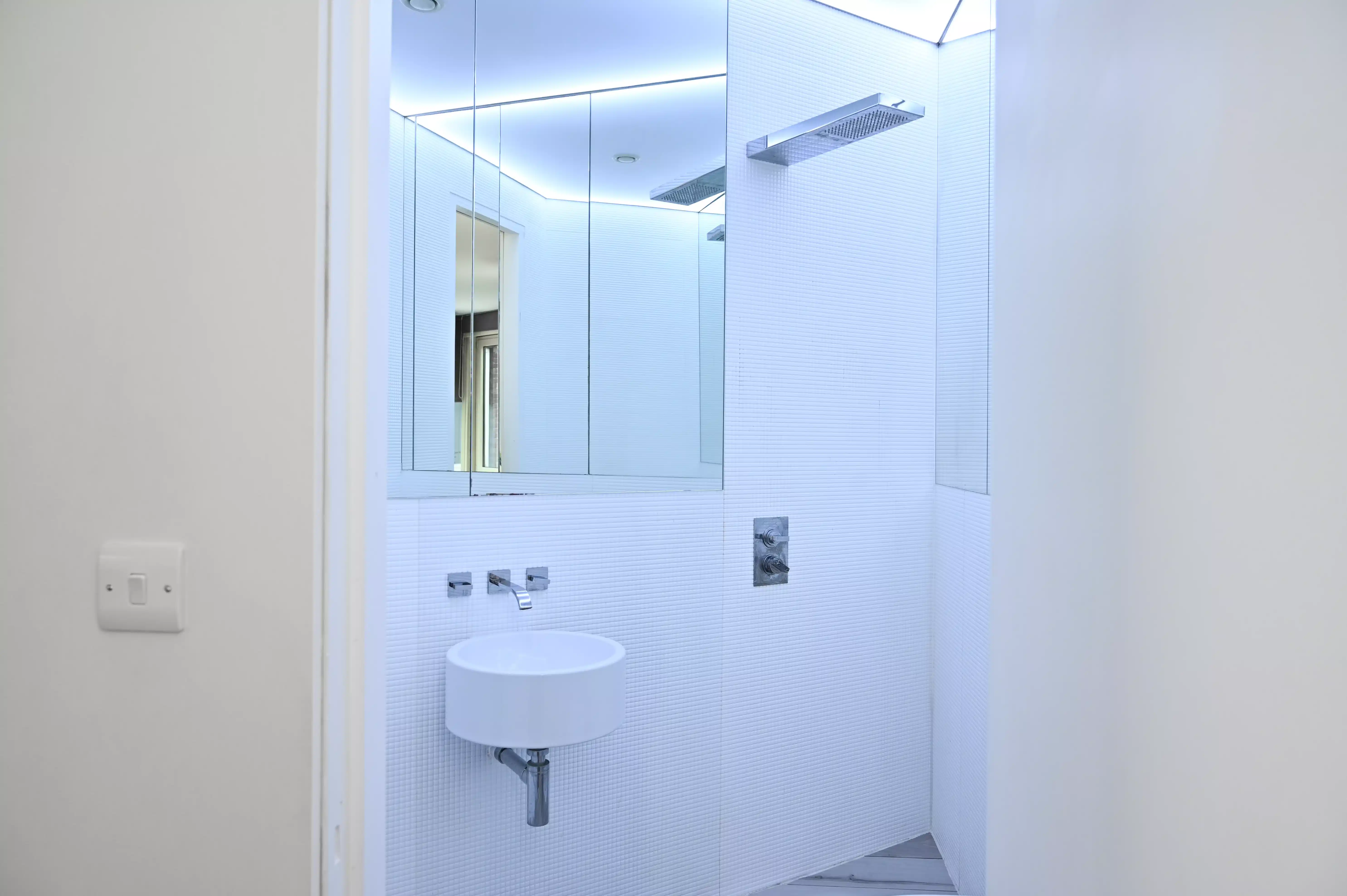 Classic Minus Studio - Bathroom