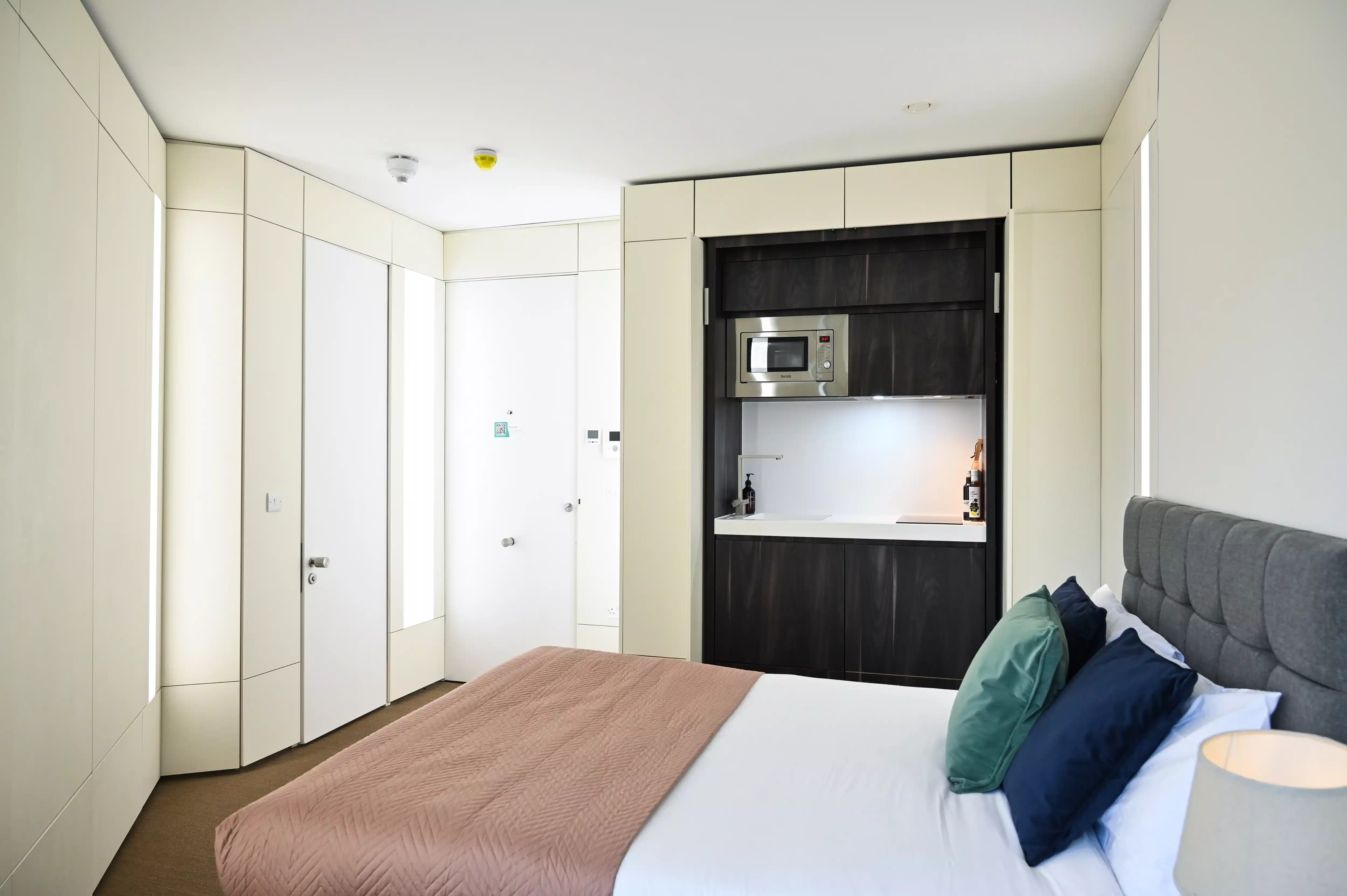 Classic Minus Studio - Bedroom