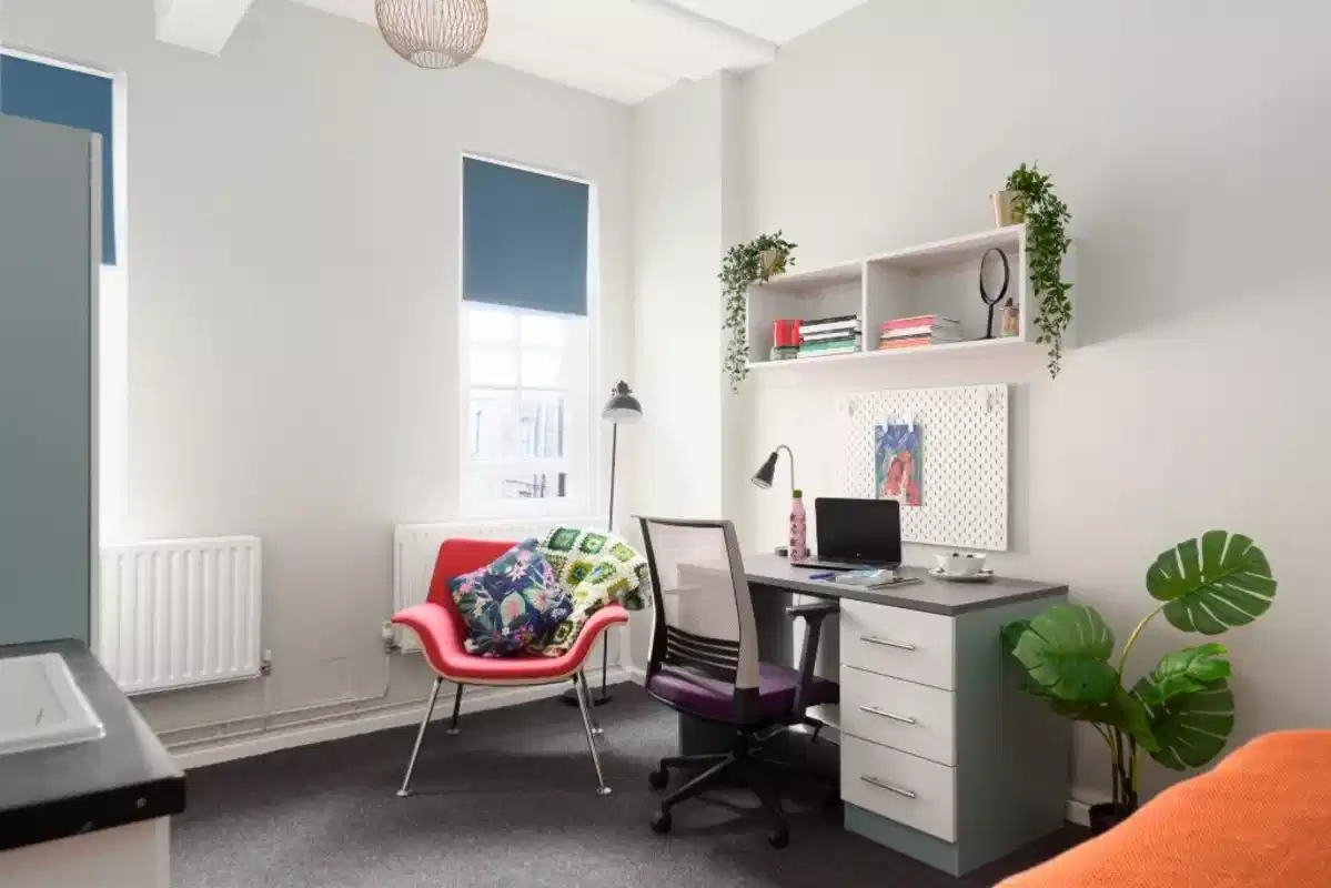 Deluxe Room - Bedroom