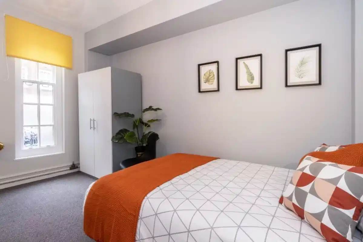 Club Room - Bedroom