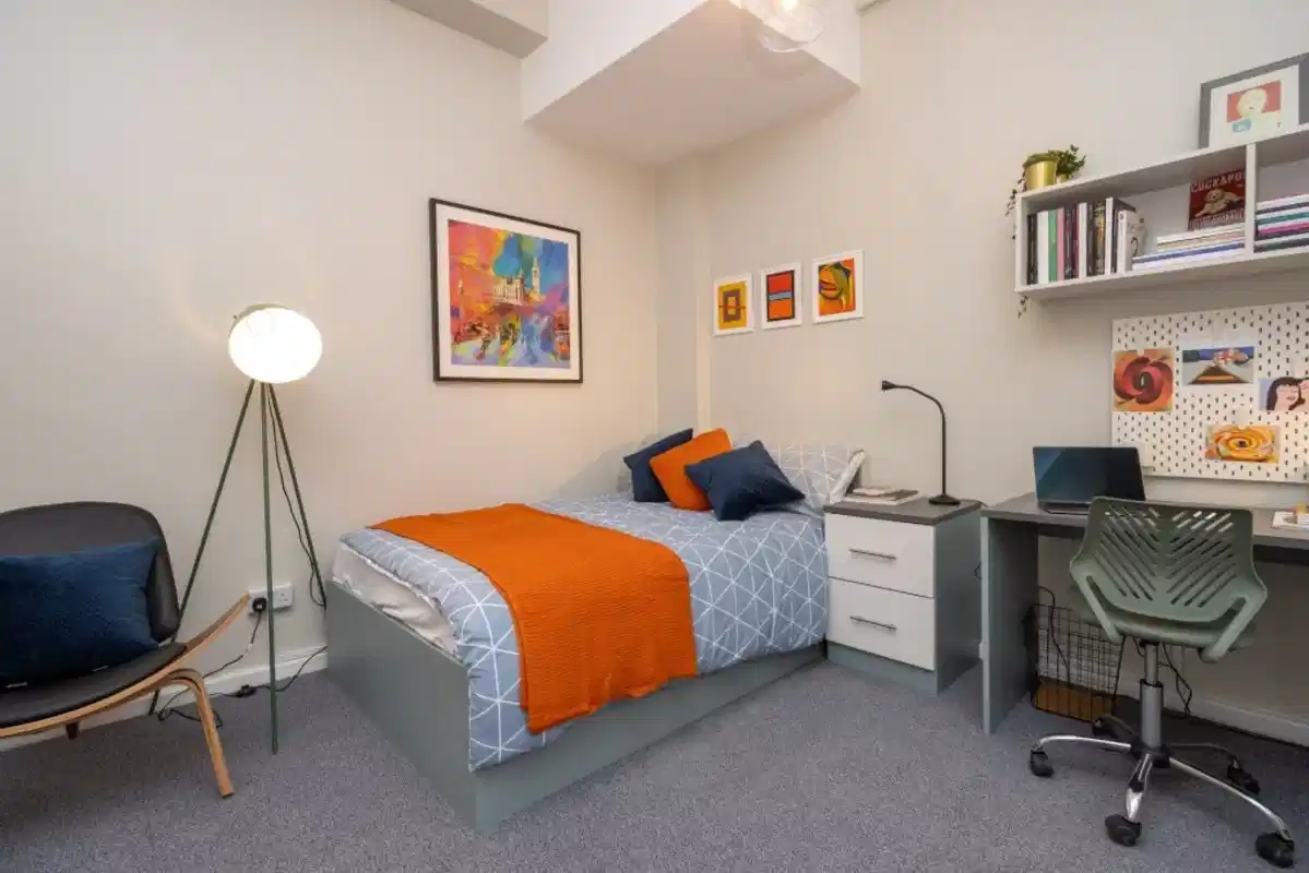 Club Room - Bedroom
