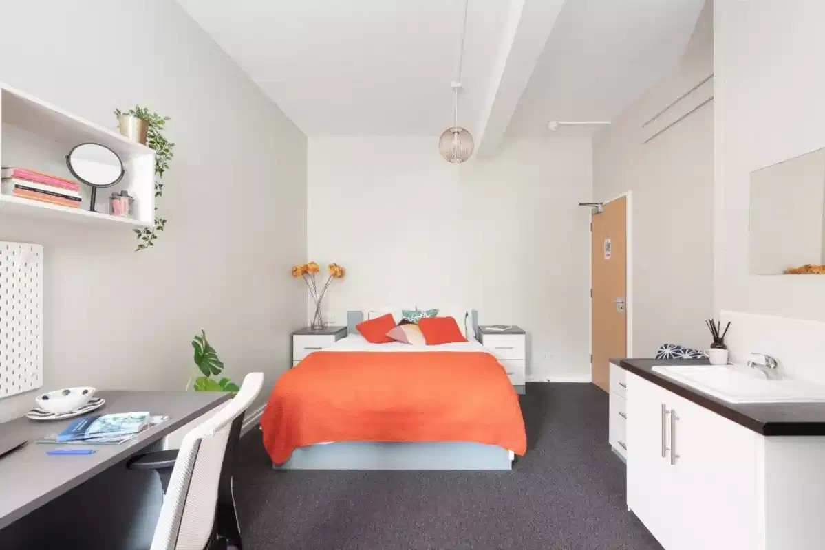 Deluxe Room - Bedroom