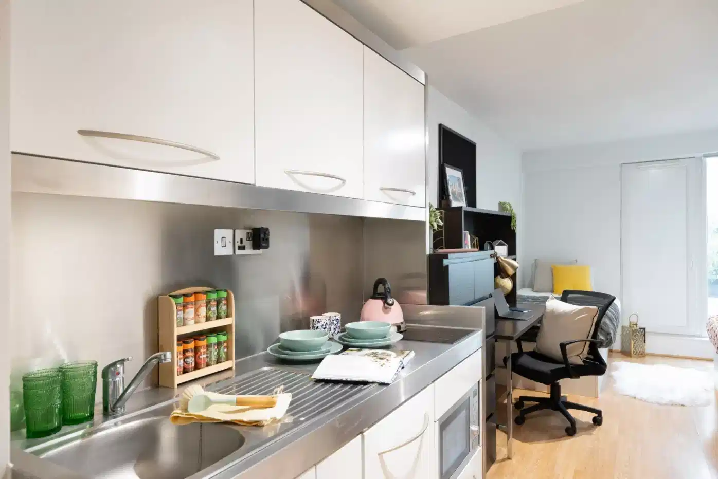 Premium Studio - Kitchen