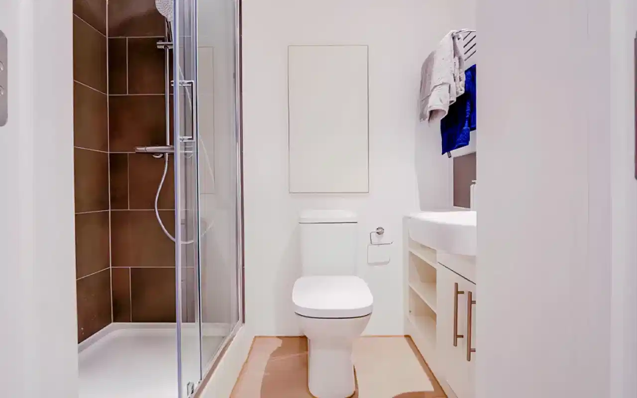 Bronze Studio - Bathroom