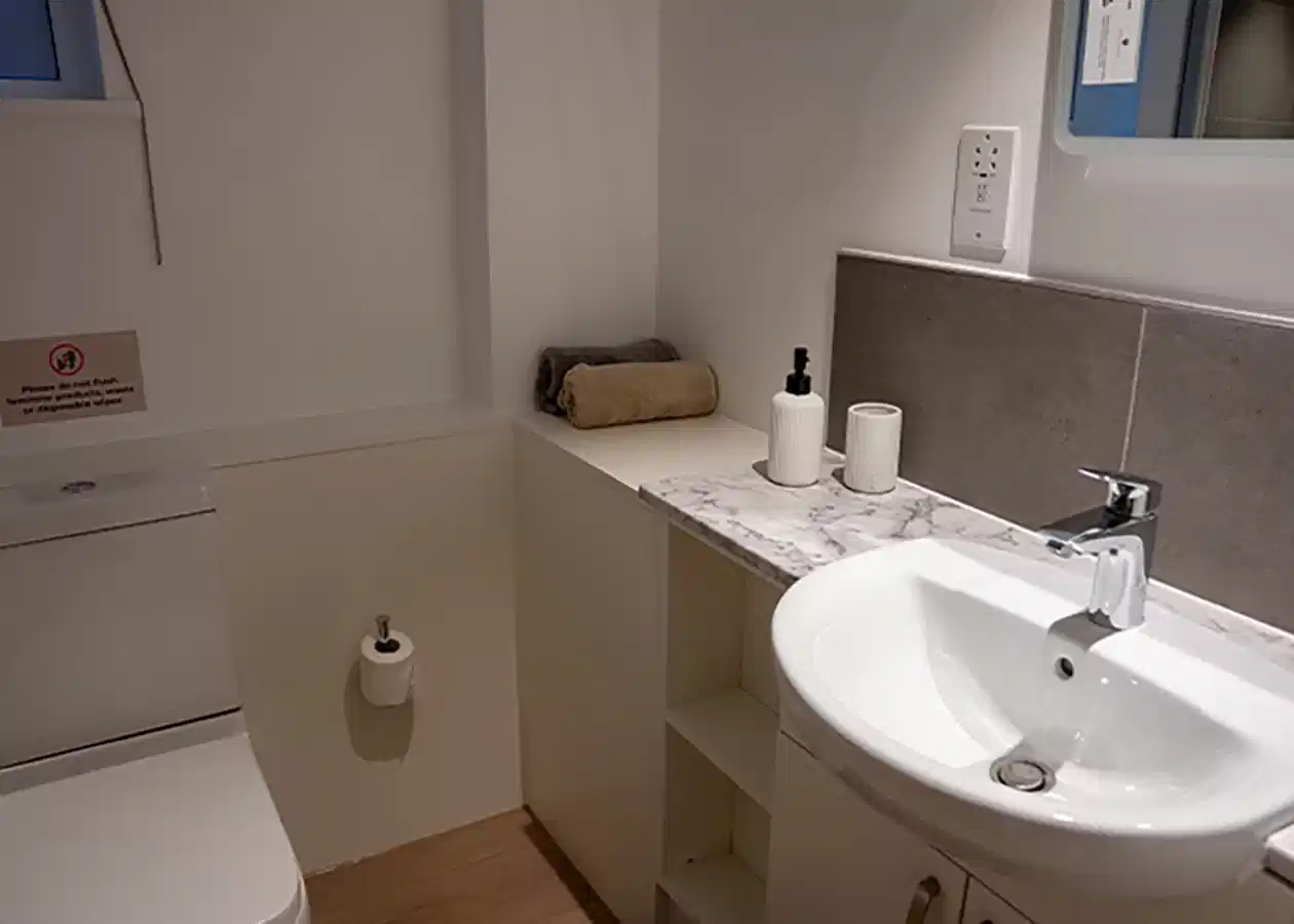 Twin Bed Studios - Bathroom
