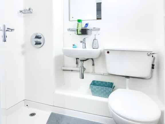 Gold En Suite - Bathroom