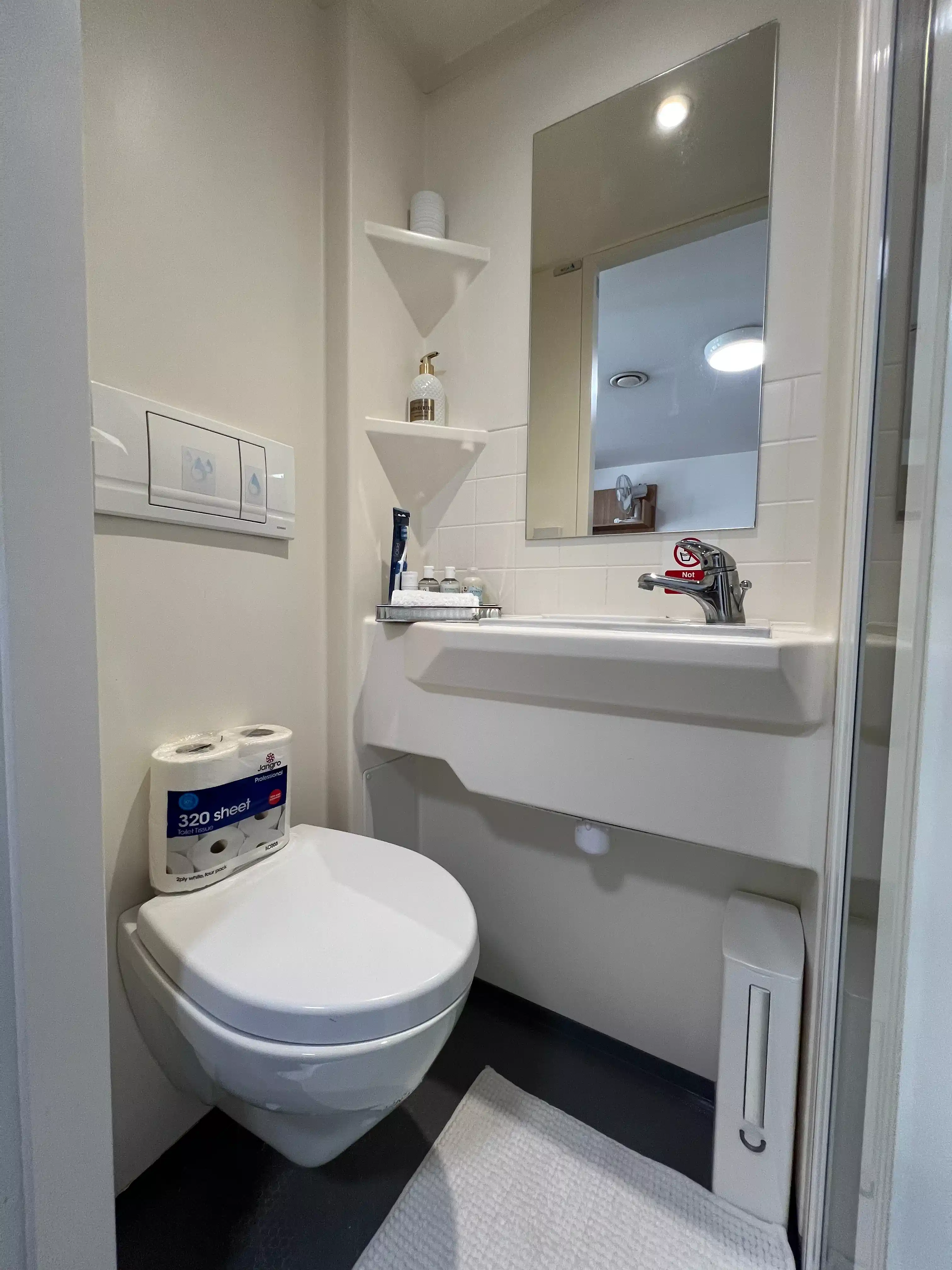 Premier Room - Bathroom