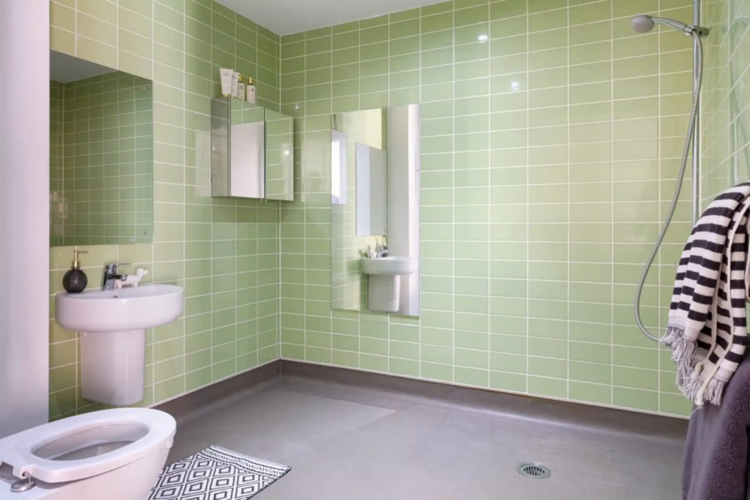Deluxe Studio - Bathroom