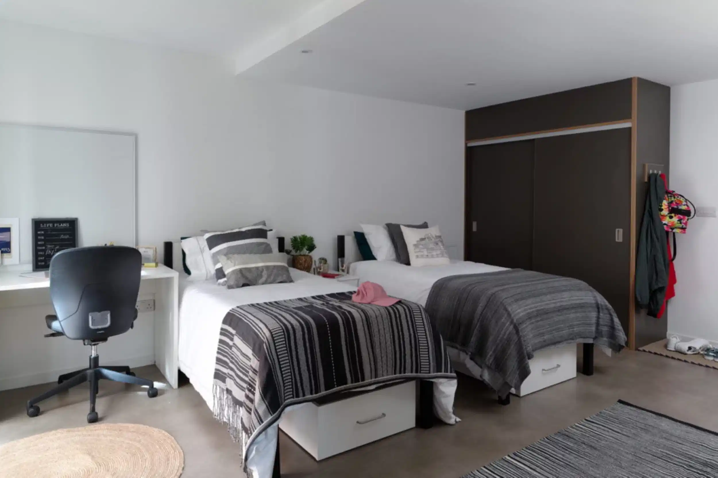 Deluxe Studio - Bedroom