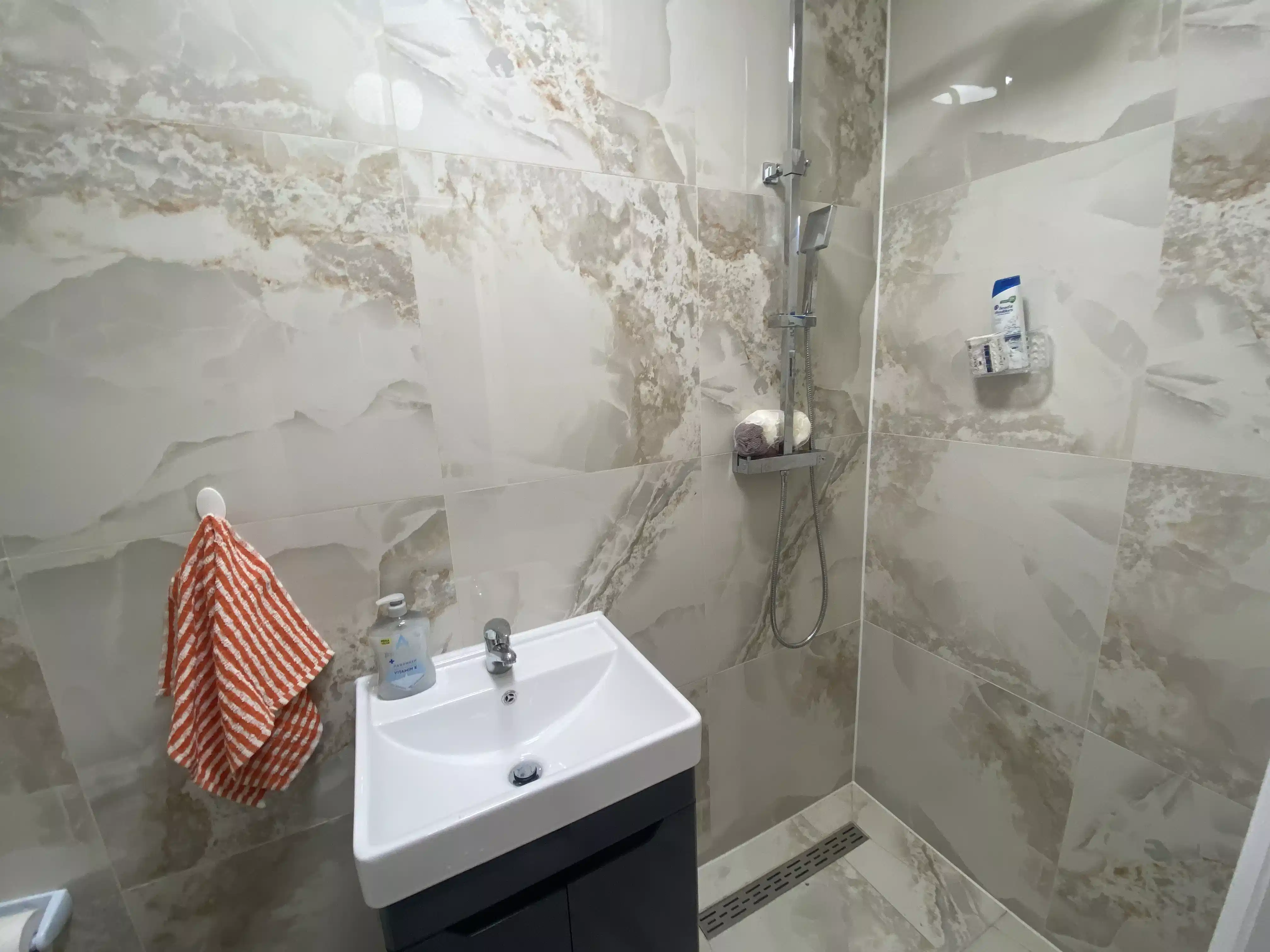 Big Double Ensuite - Bathroom