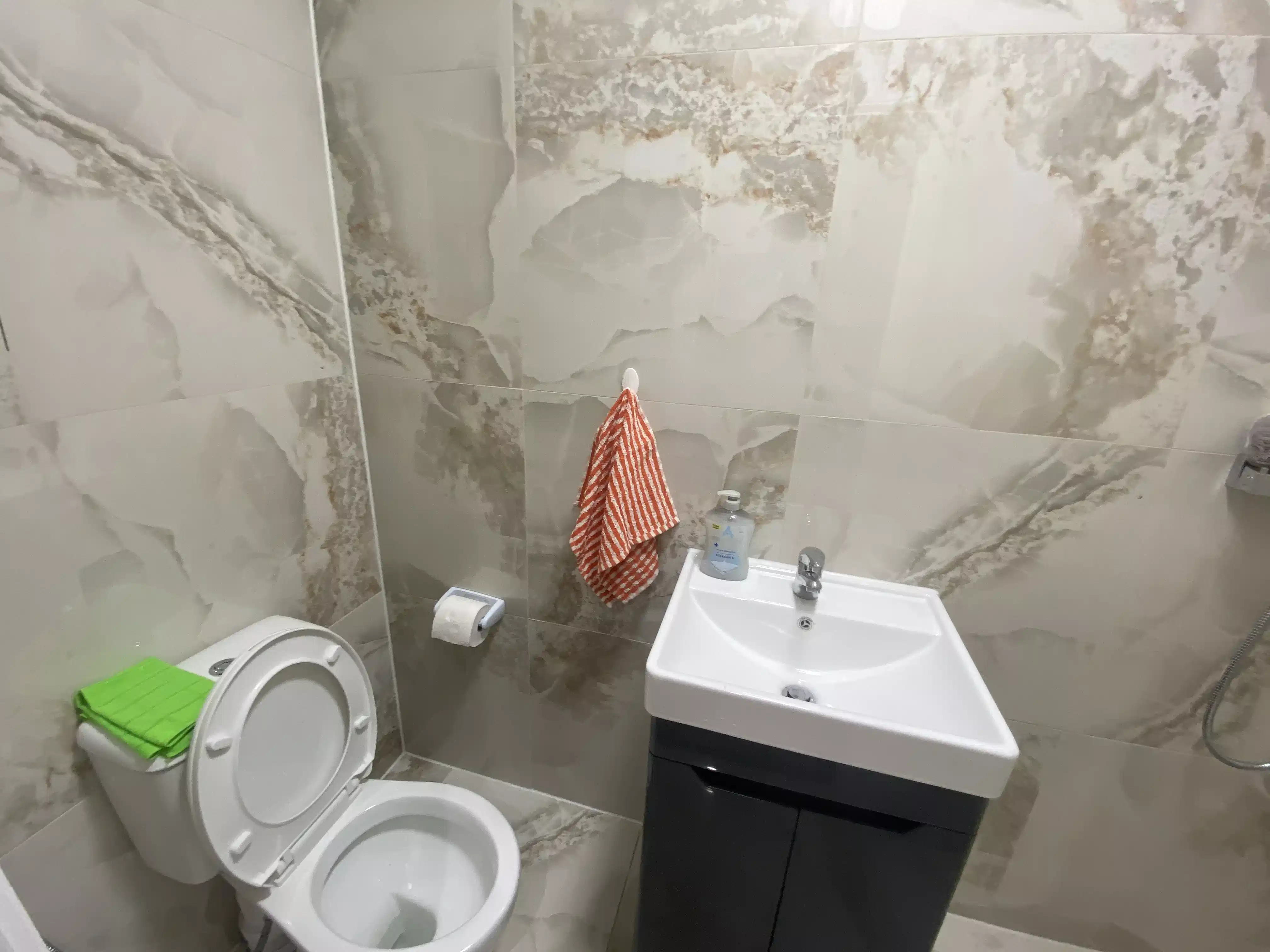 Big Double Ensuite - Bathroom