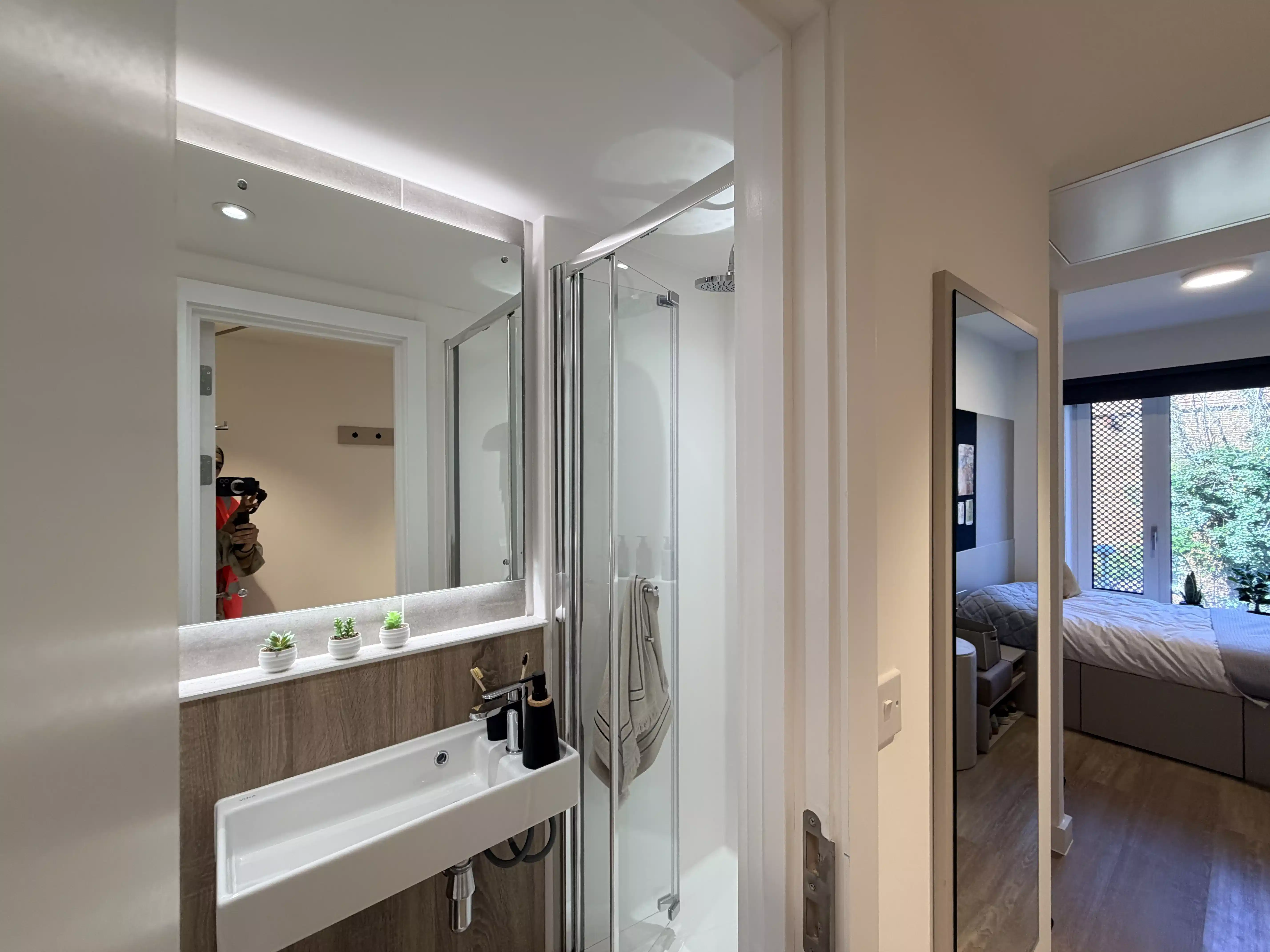 Standard En Suite - Bathroom