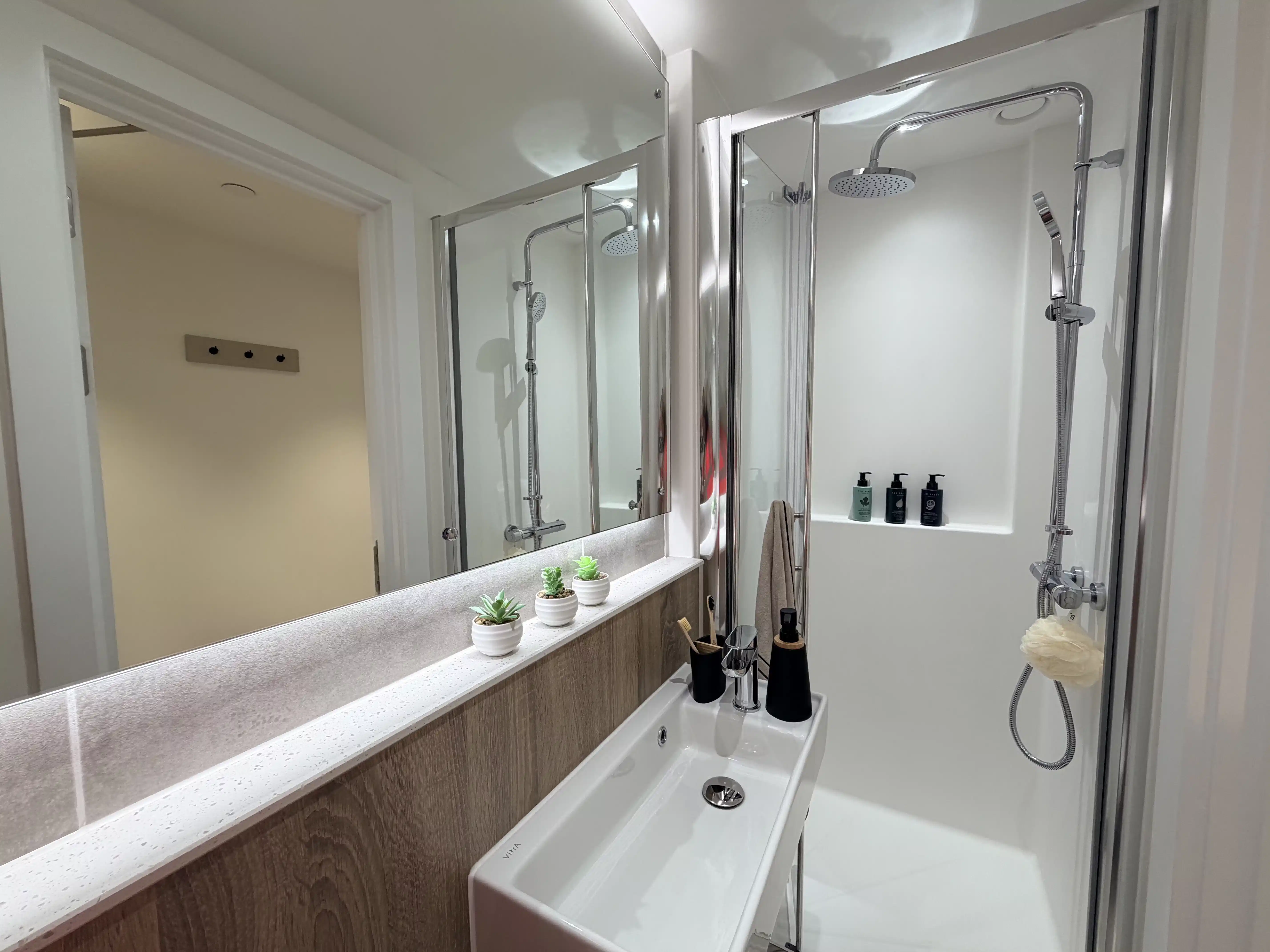 Standard En Suite - Bathroom